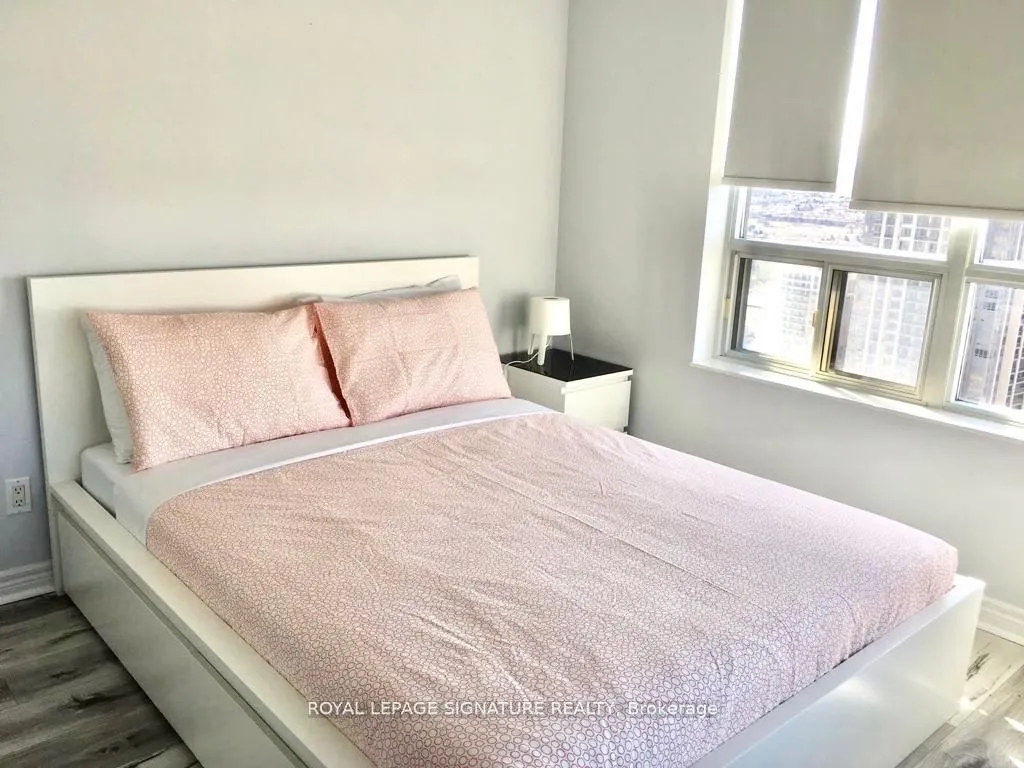 310 Burnhamthorpe Road W, #3306