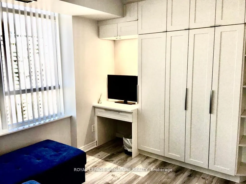 310 Burnhamthorpe Road W, #3306