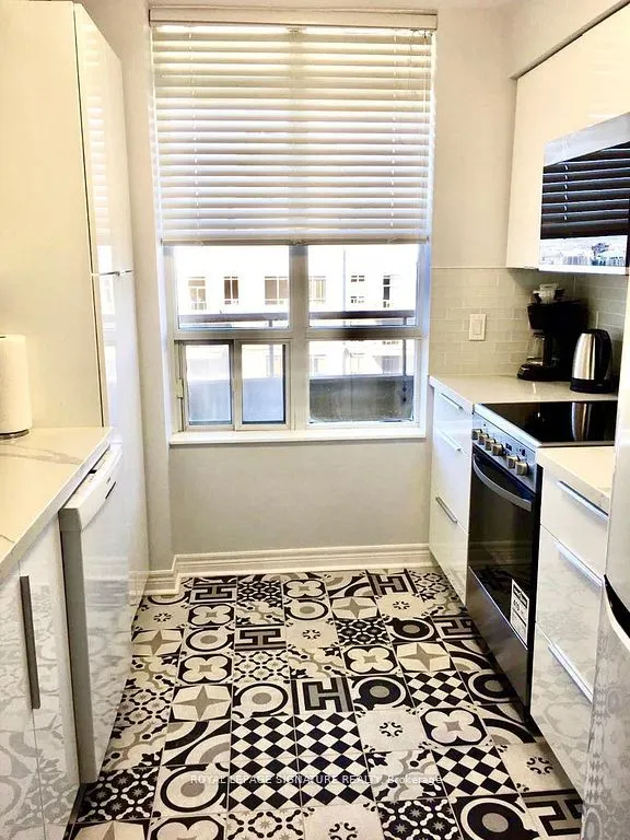 310 Burnhamthorpe Road W, #3306