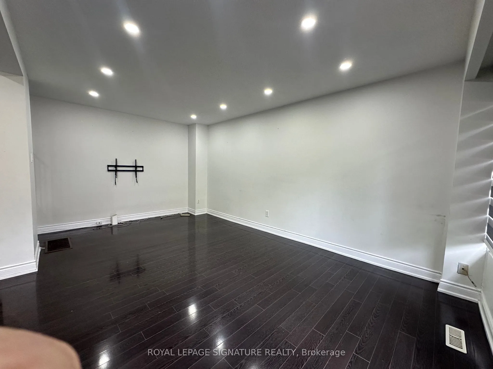 16 Litchfield Court, #115
