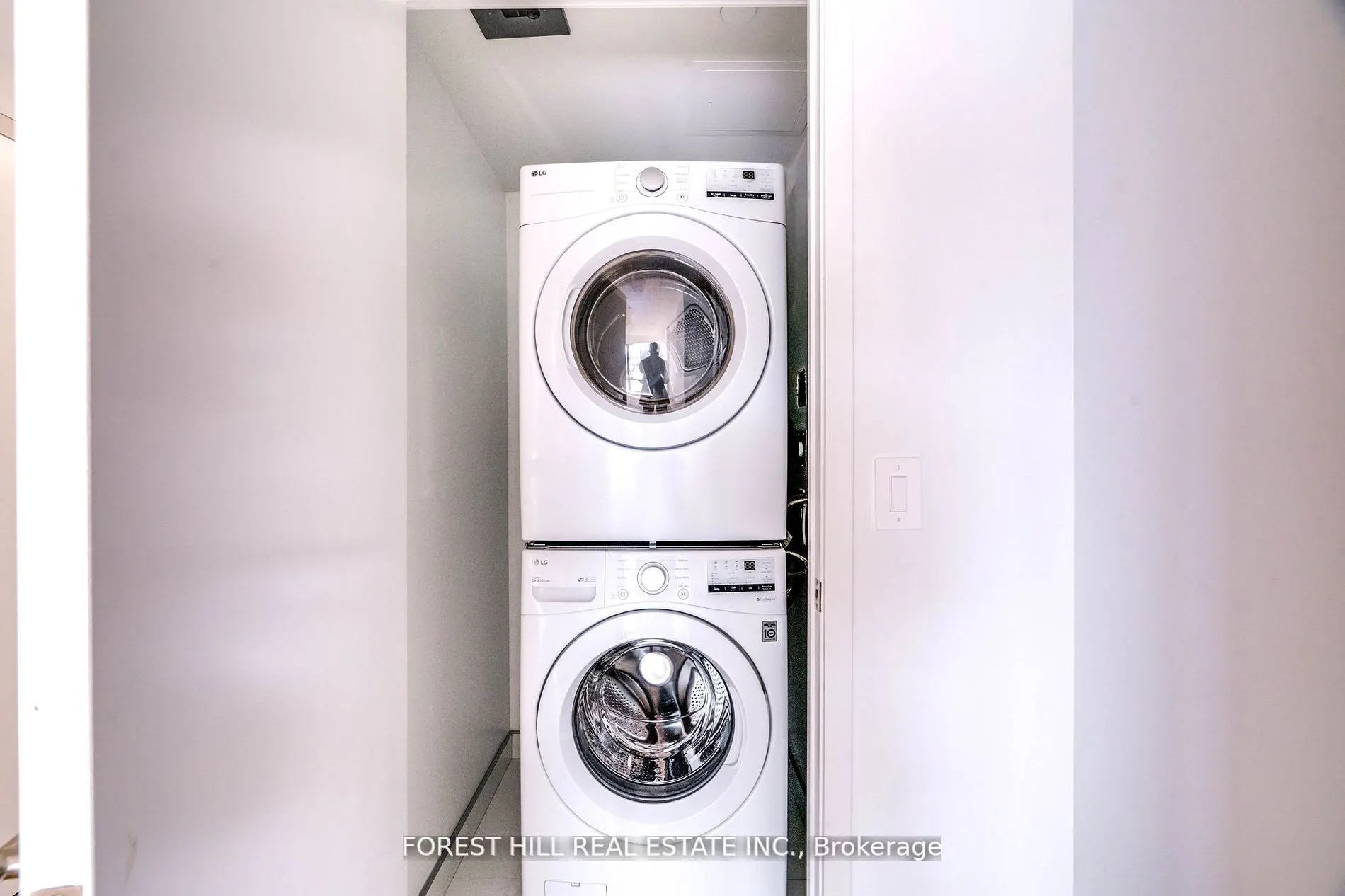 2720 Dundas Street W, #401
