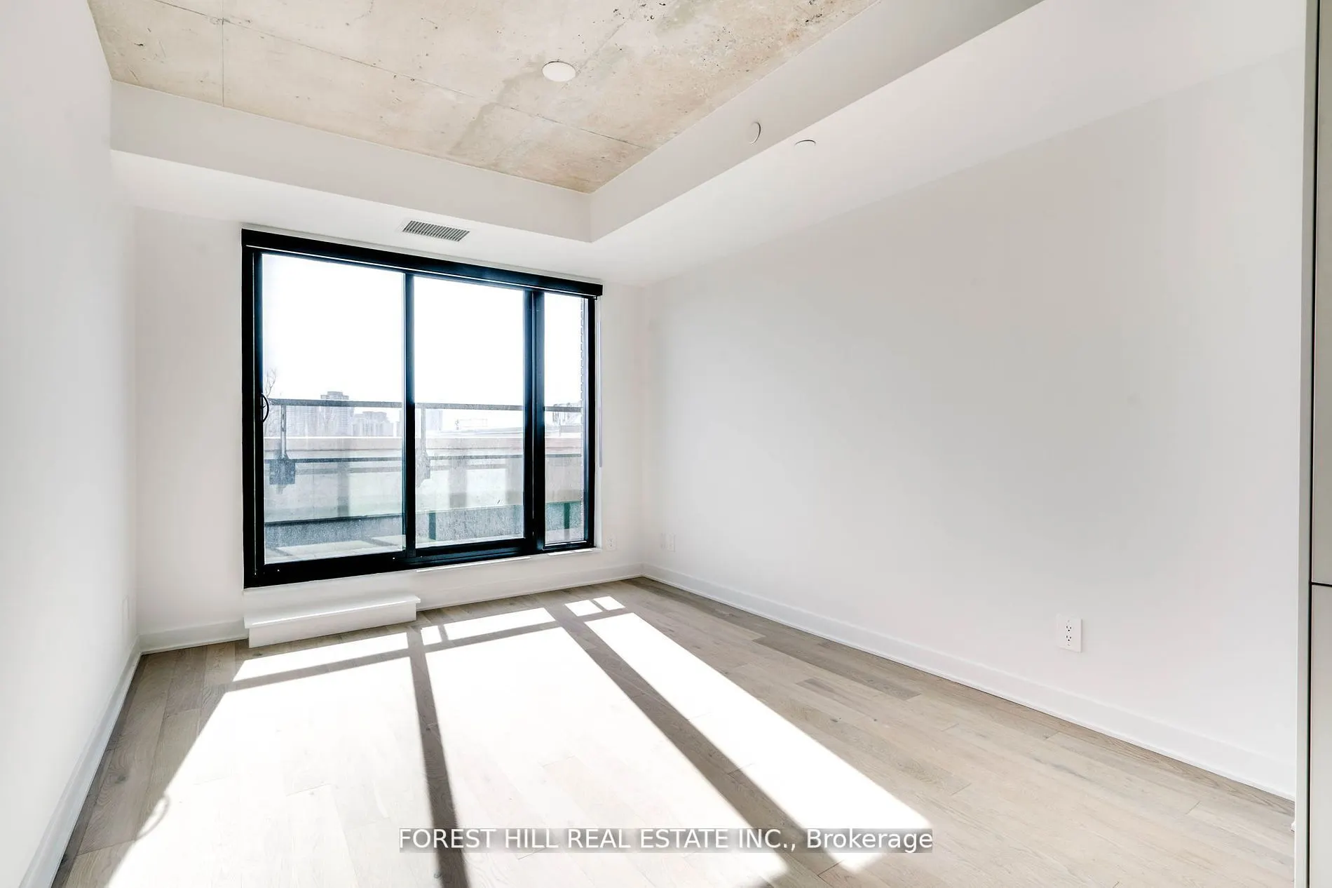 2720 Dundas Street W, #401