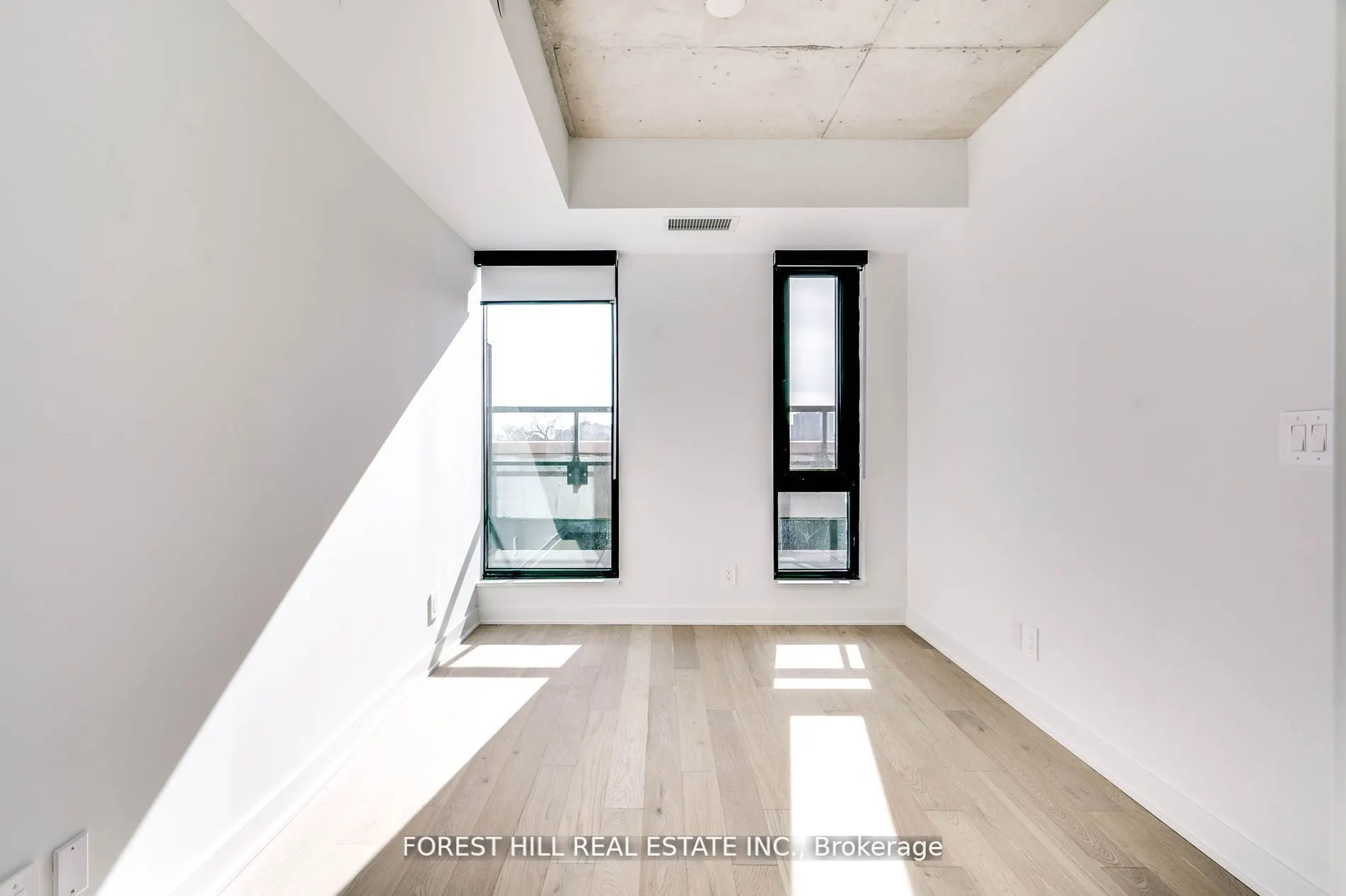 2720 Dundas Street W, #401