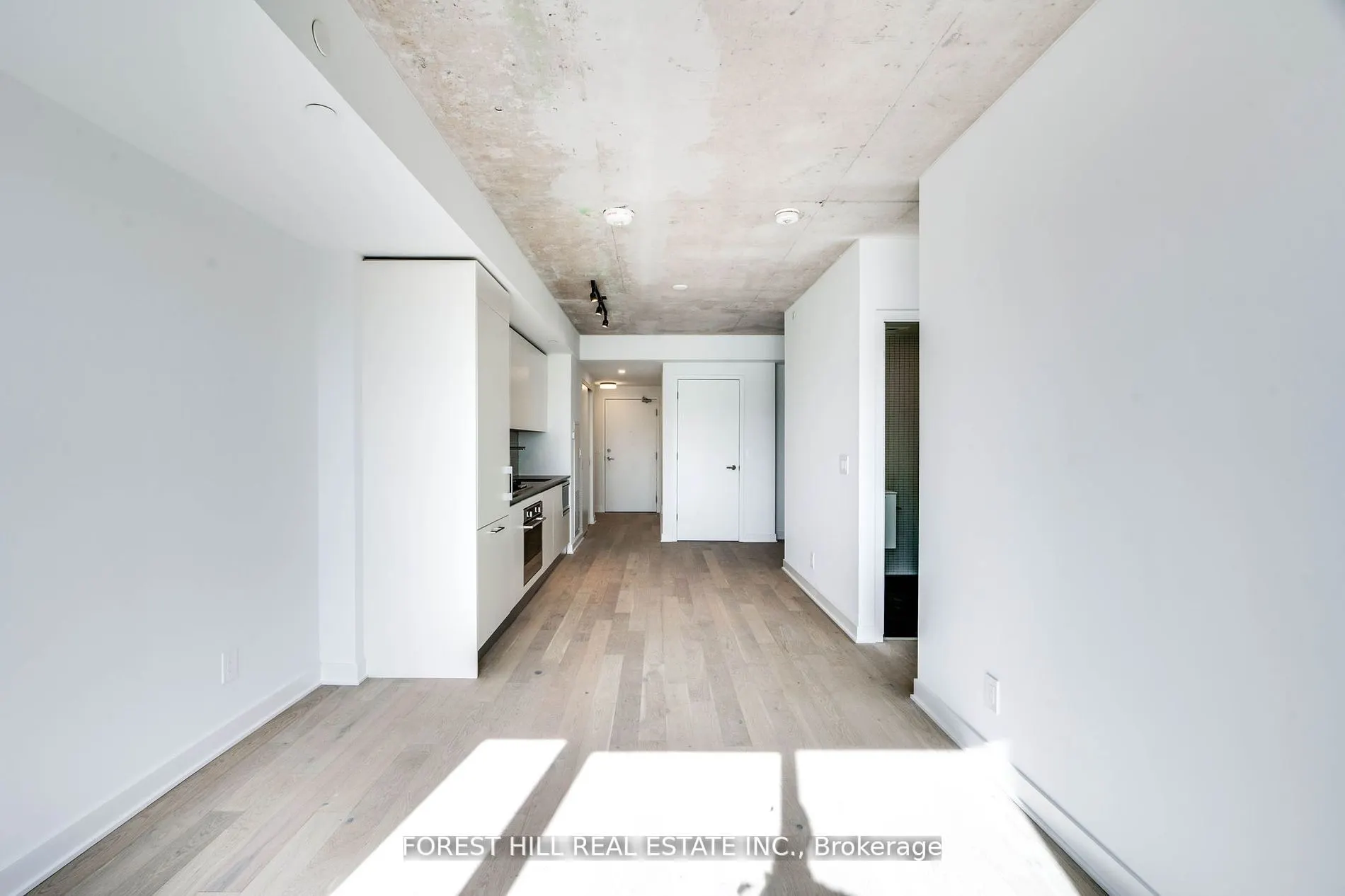 2720 Dundas Street W, #401