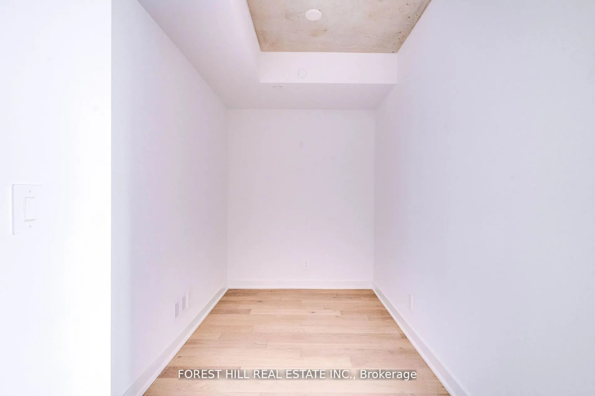 2720 Dundas Street W, #401