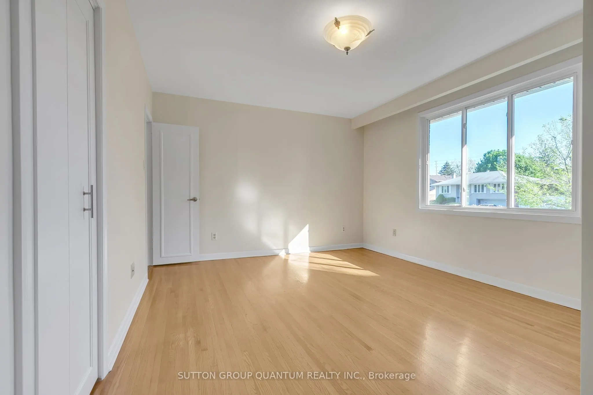 951 Streamway Crescent