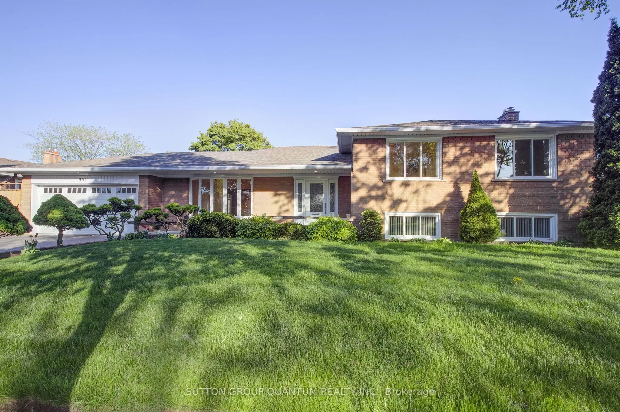 951 Streamway Crescent