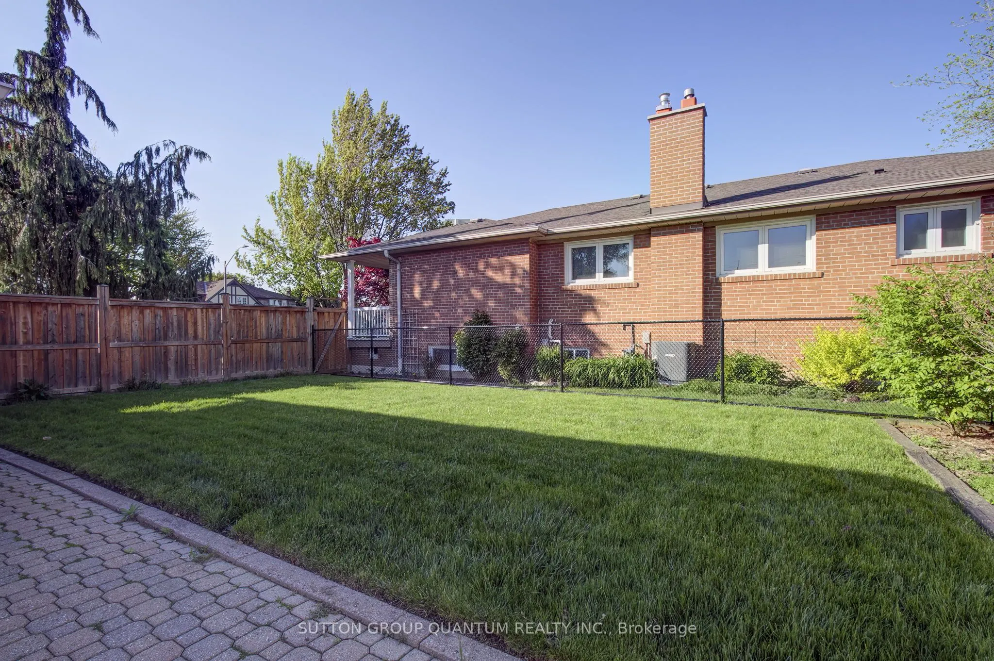 951 Streamway Crescent
