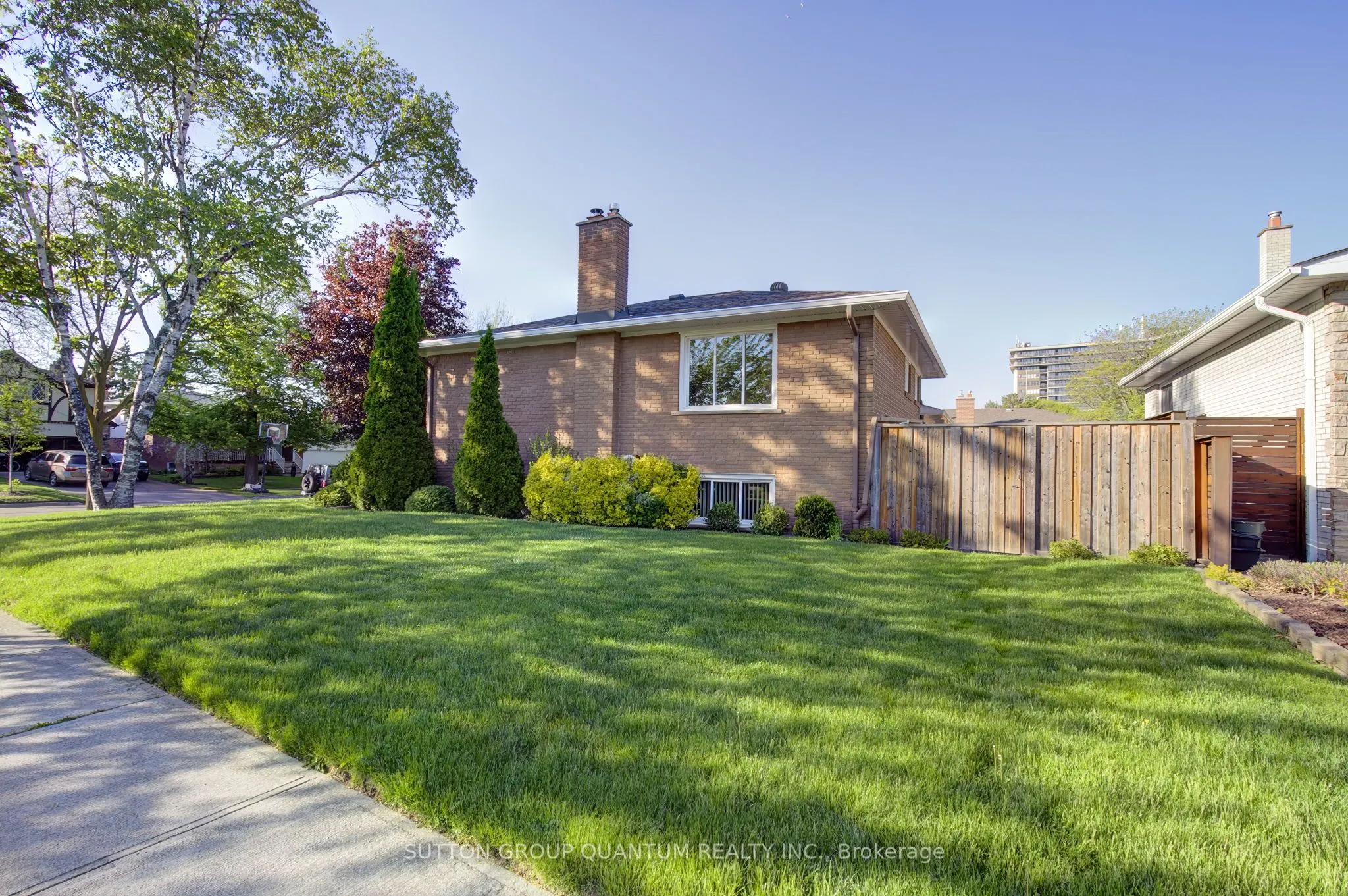 951 Streamway Crescent