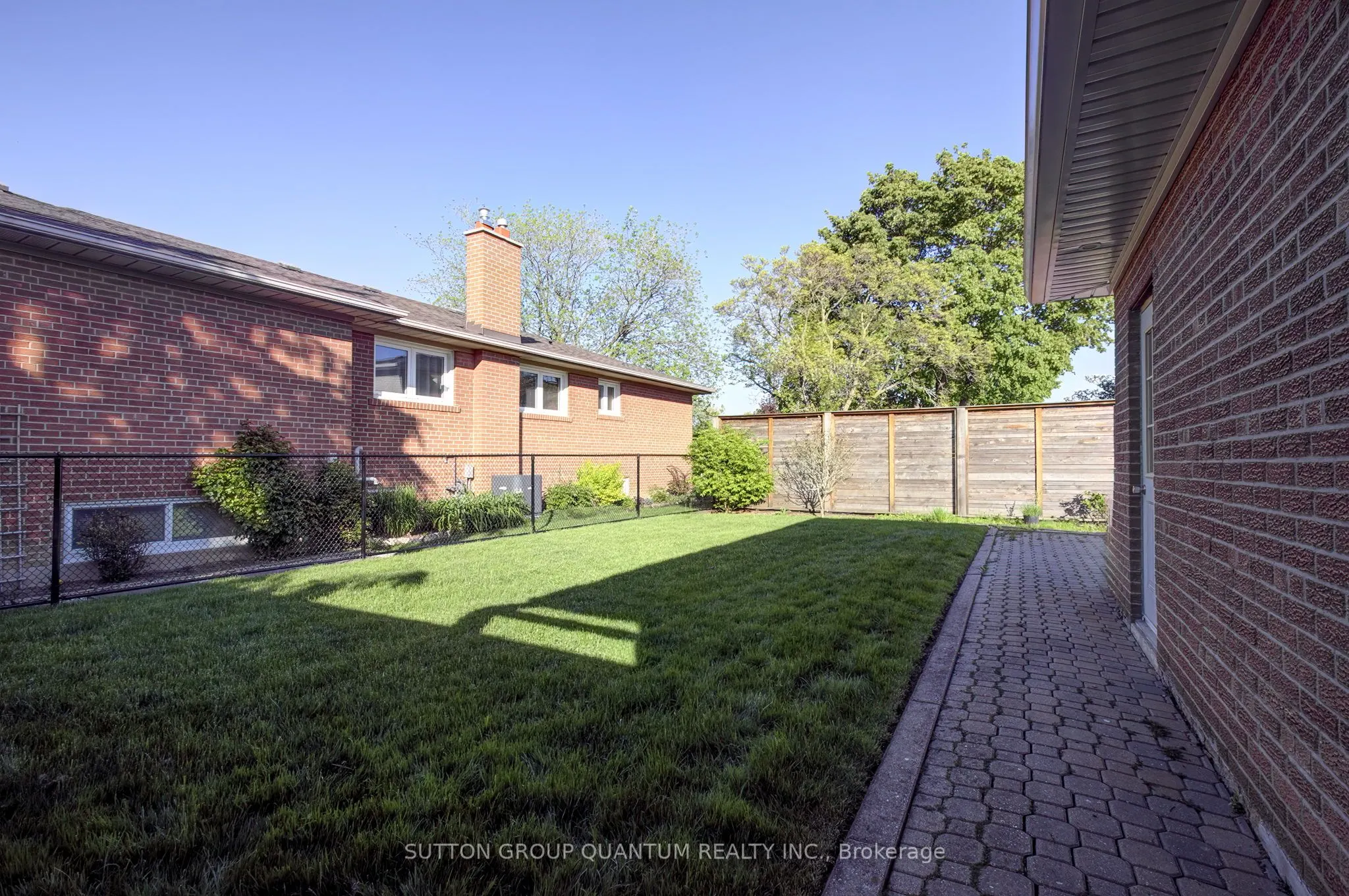 951 Streamway Crescent