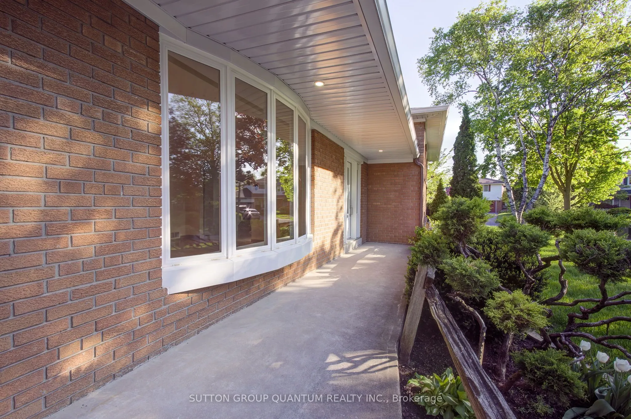 951 Streamway Crescent