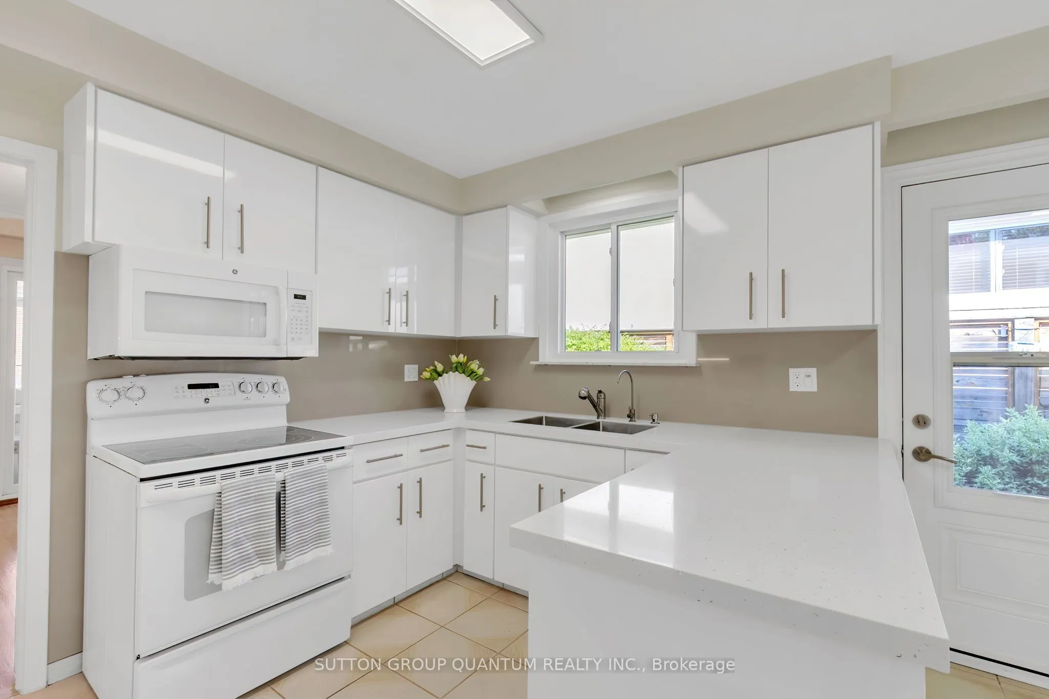 951 Streamway Crescent