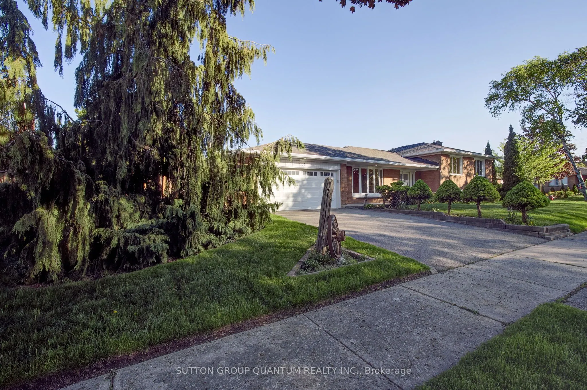 951 Streamway Crescent
