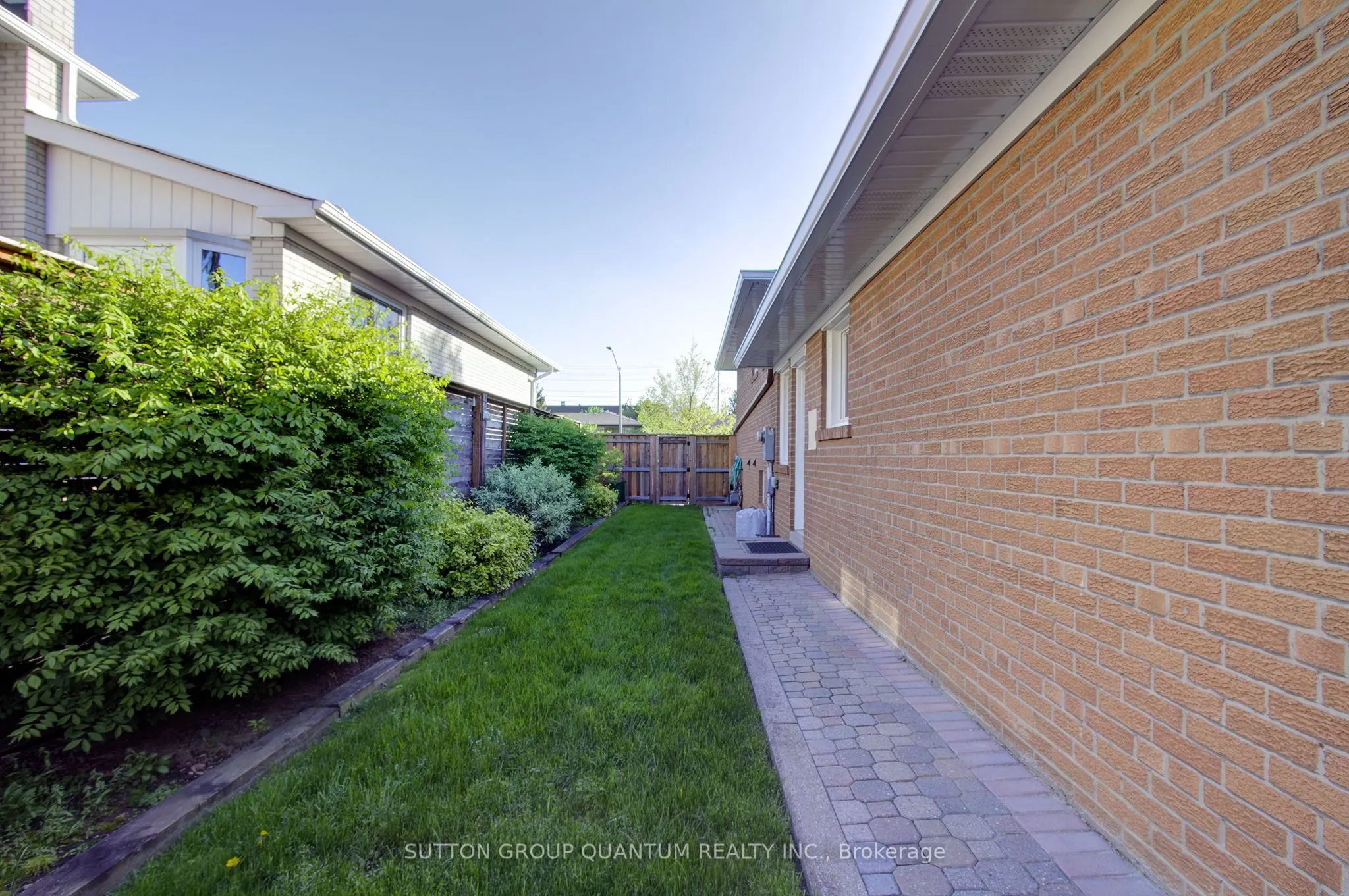 951 Streamway Crescent