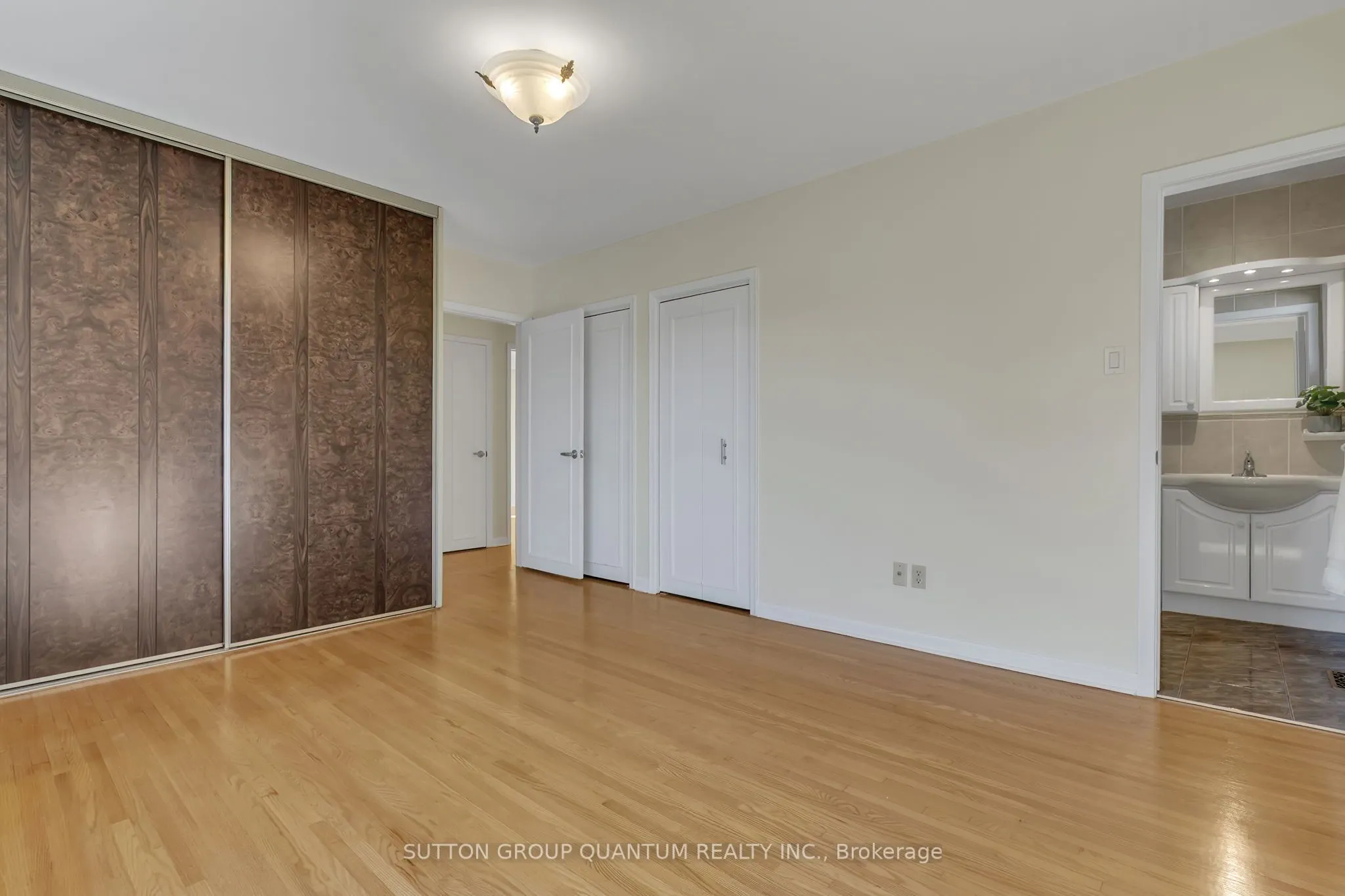 951 Streamway Crescent