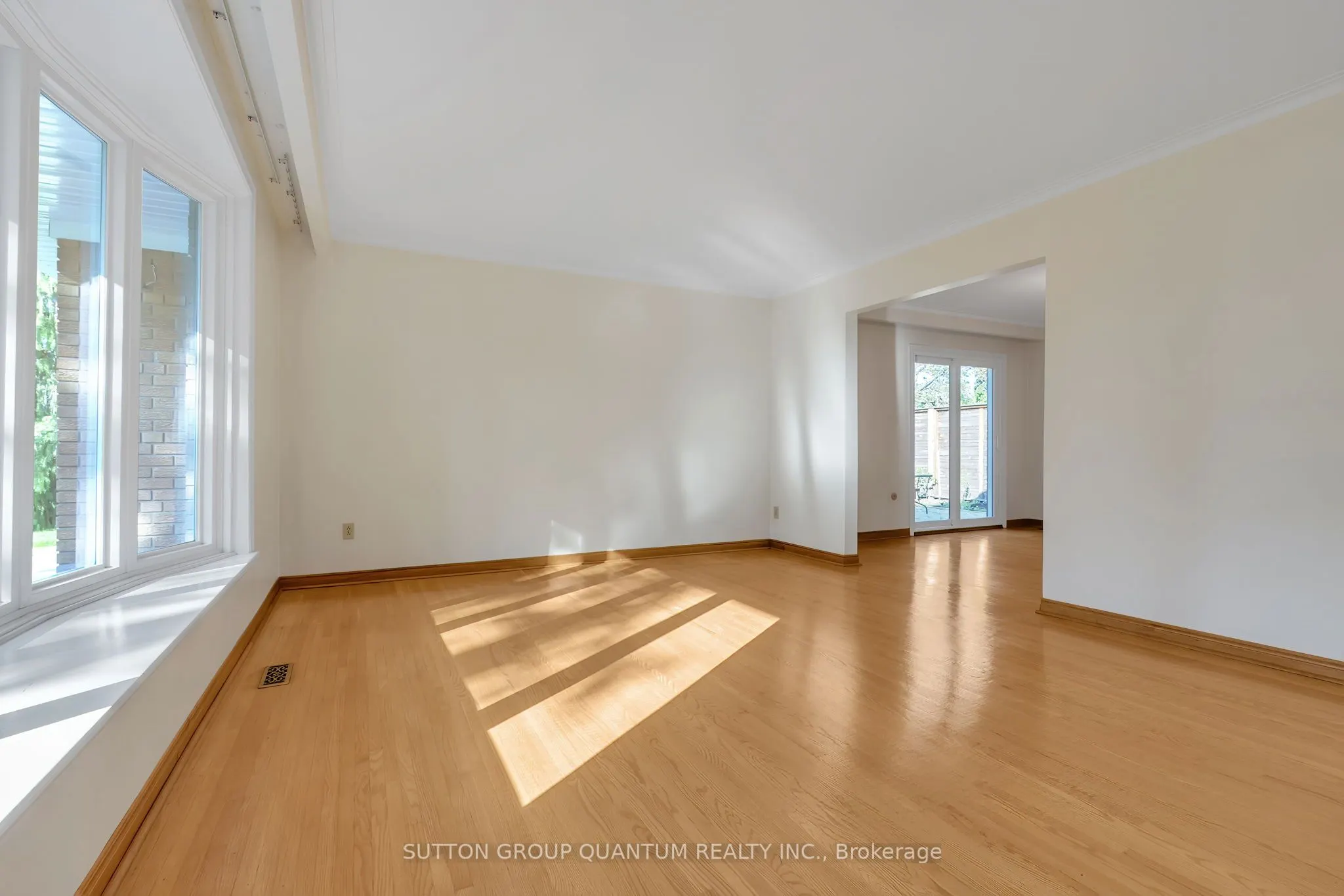 951 Streamway Crescent