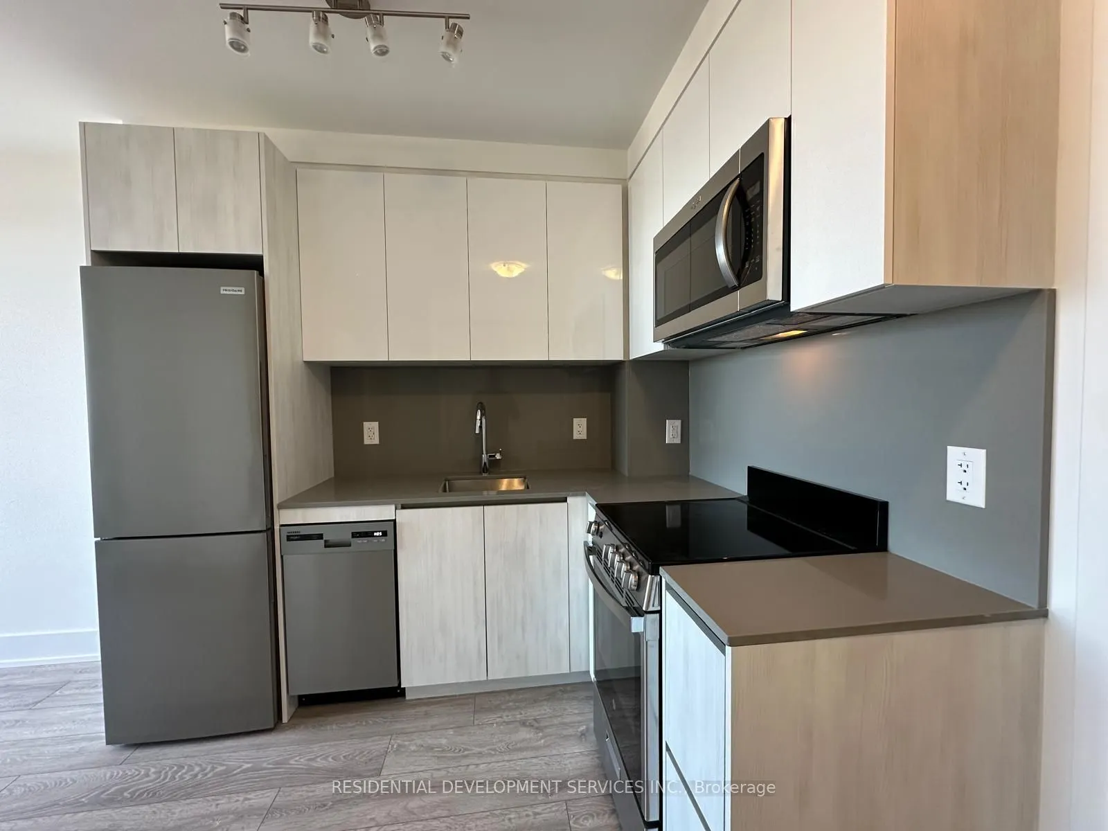 3100 Keele Street, #904