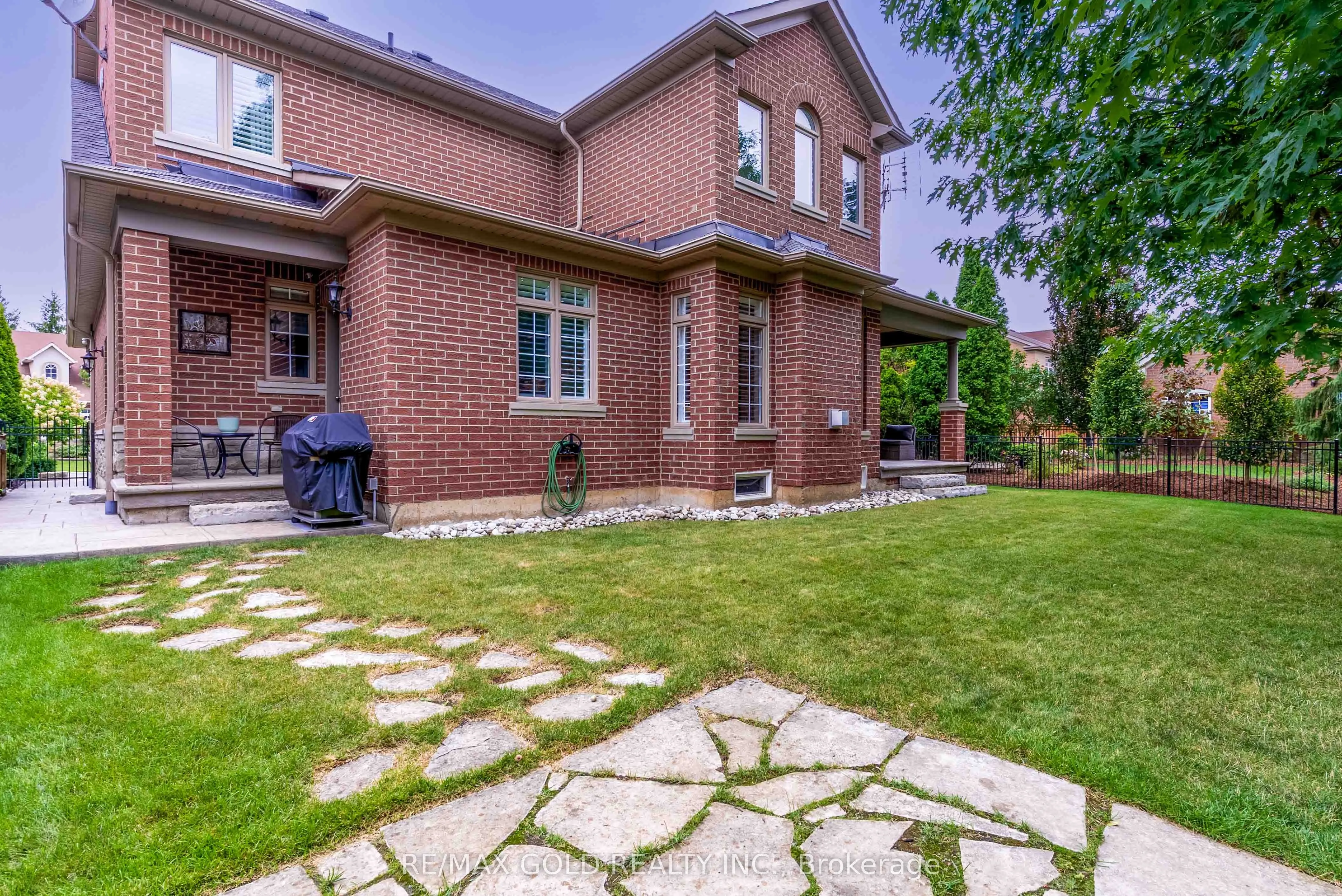 1593 Hallstone Road