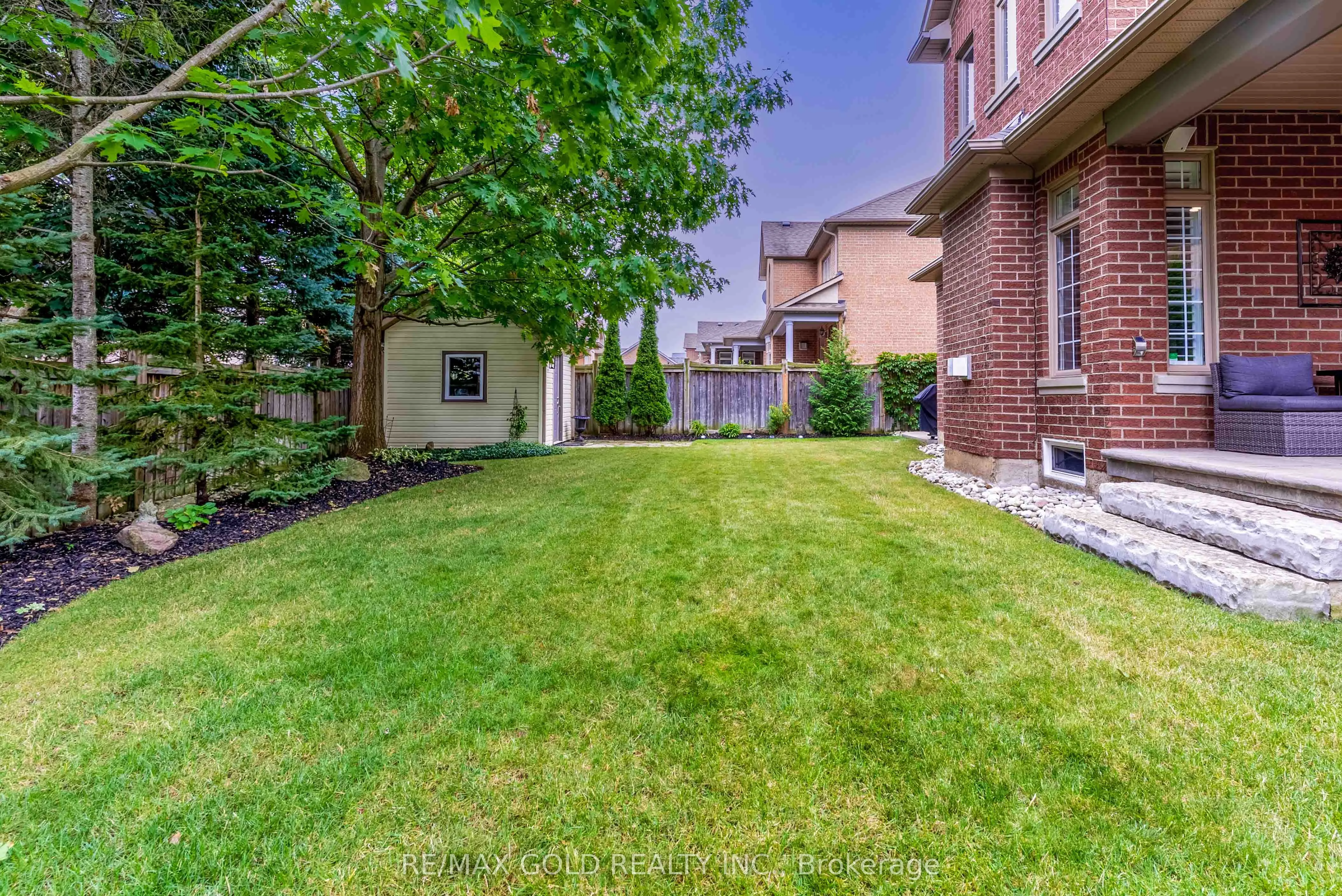 1593 Hallstone Road