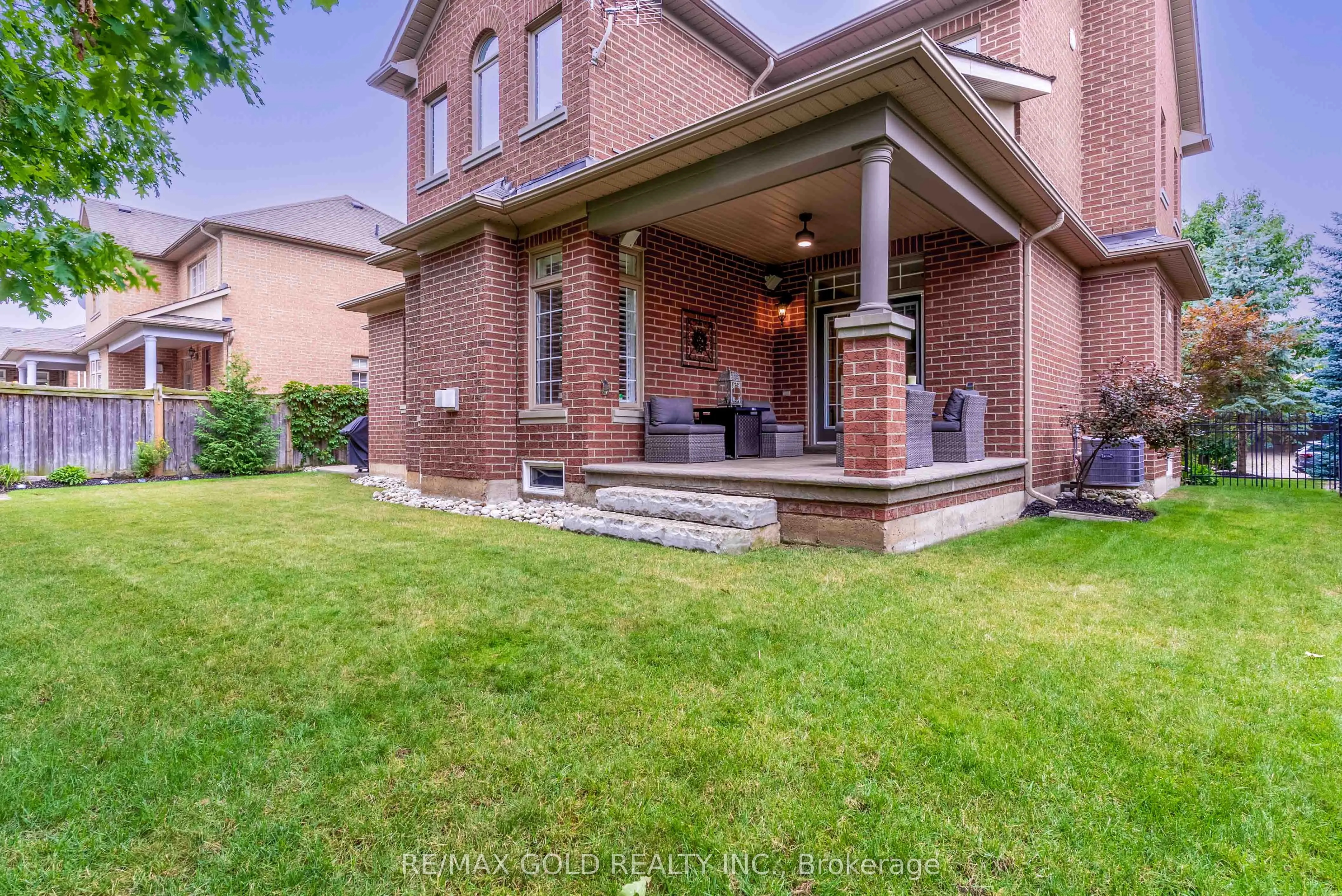 1593 Hallstone Road