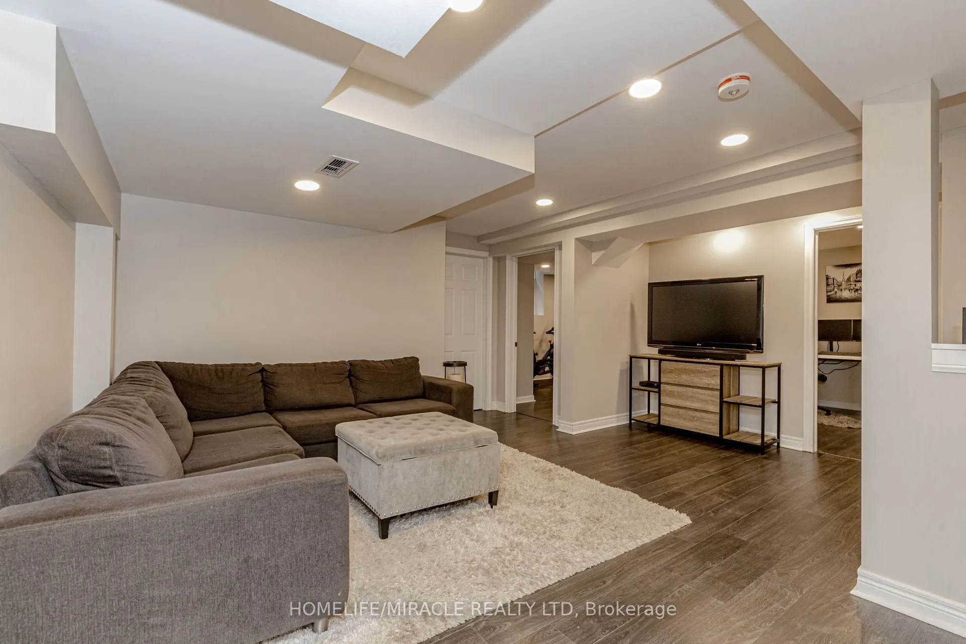 32 Masters Green Crescent