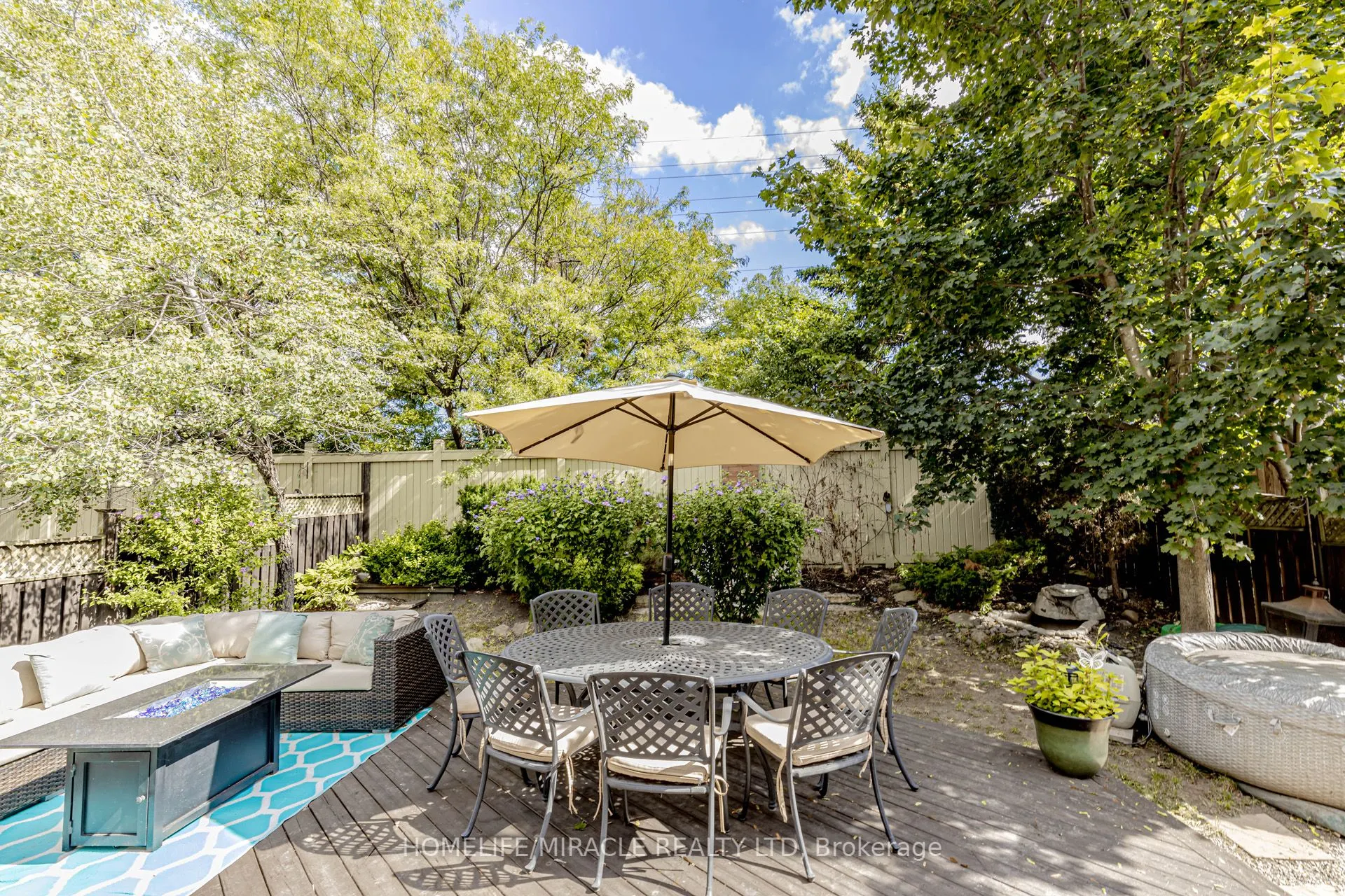 32 Masters Green Crescent