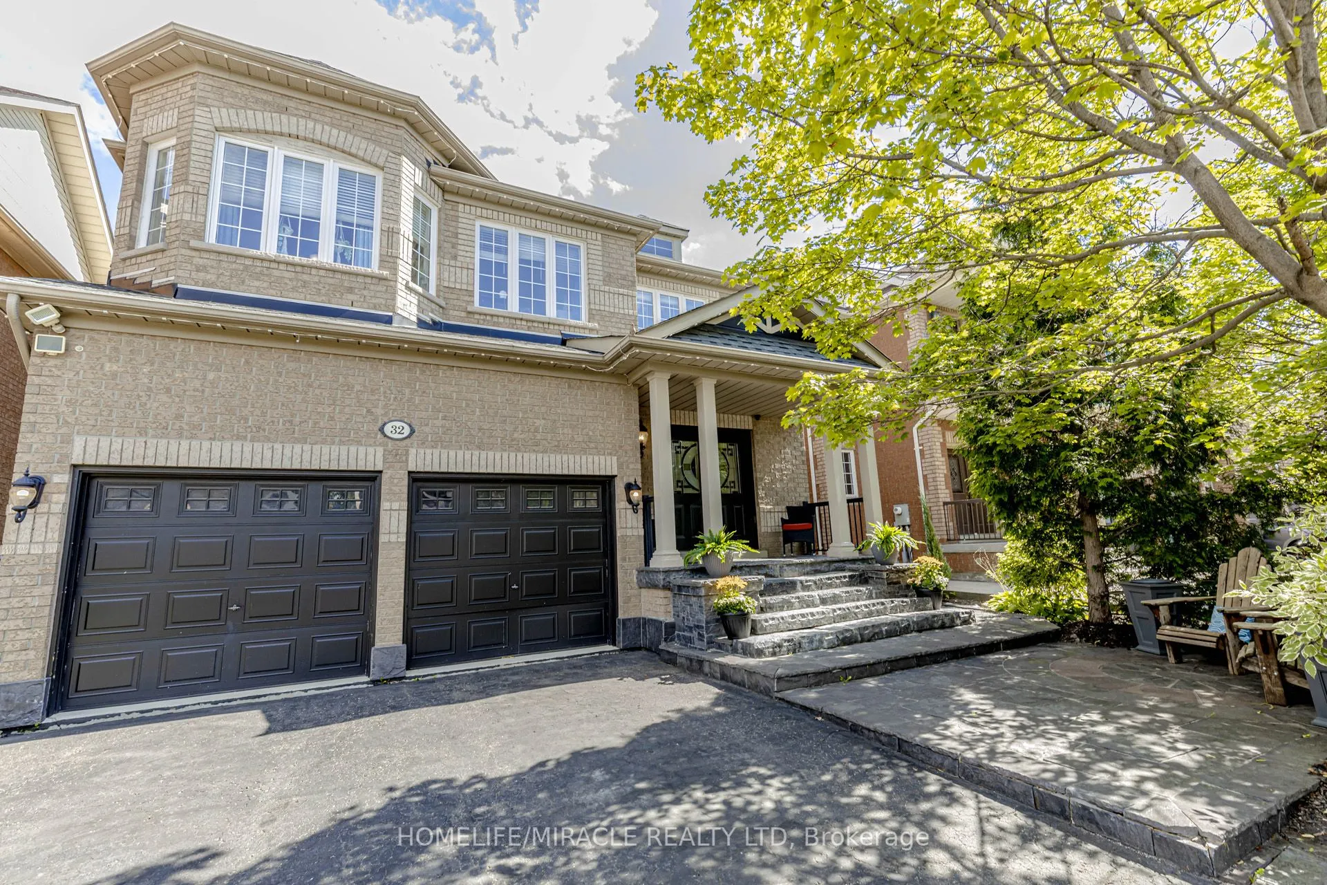 32 Masters Green Crescent
