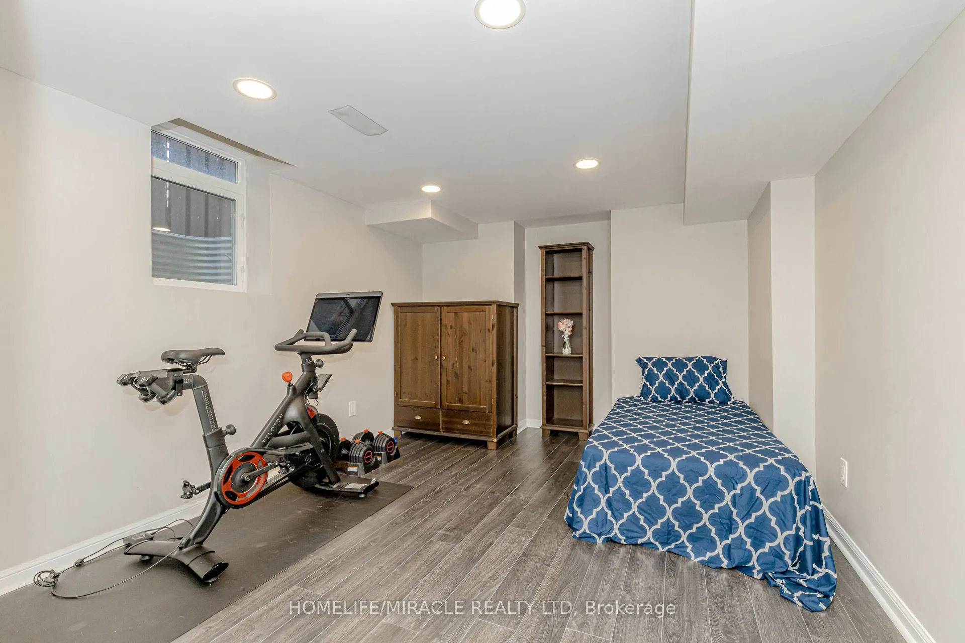 32 Masters Green Crescent