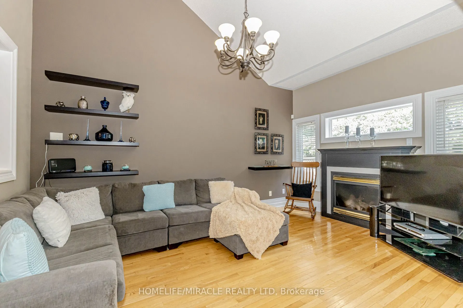 32 Masters Green Crescent