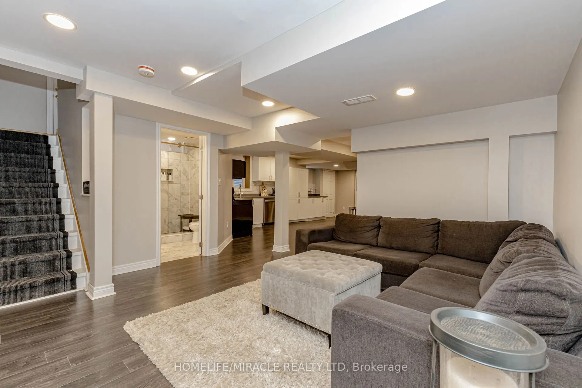 32 Masters Green Crescent