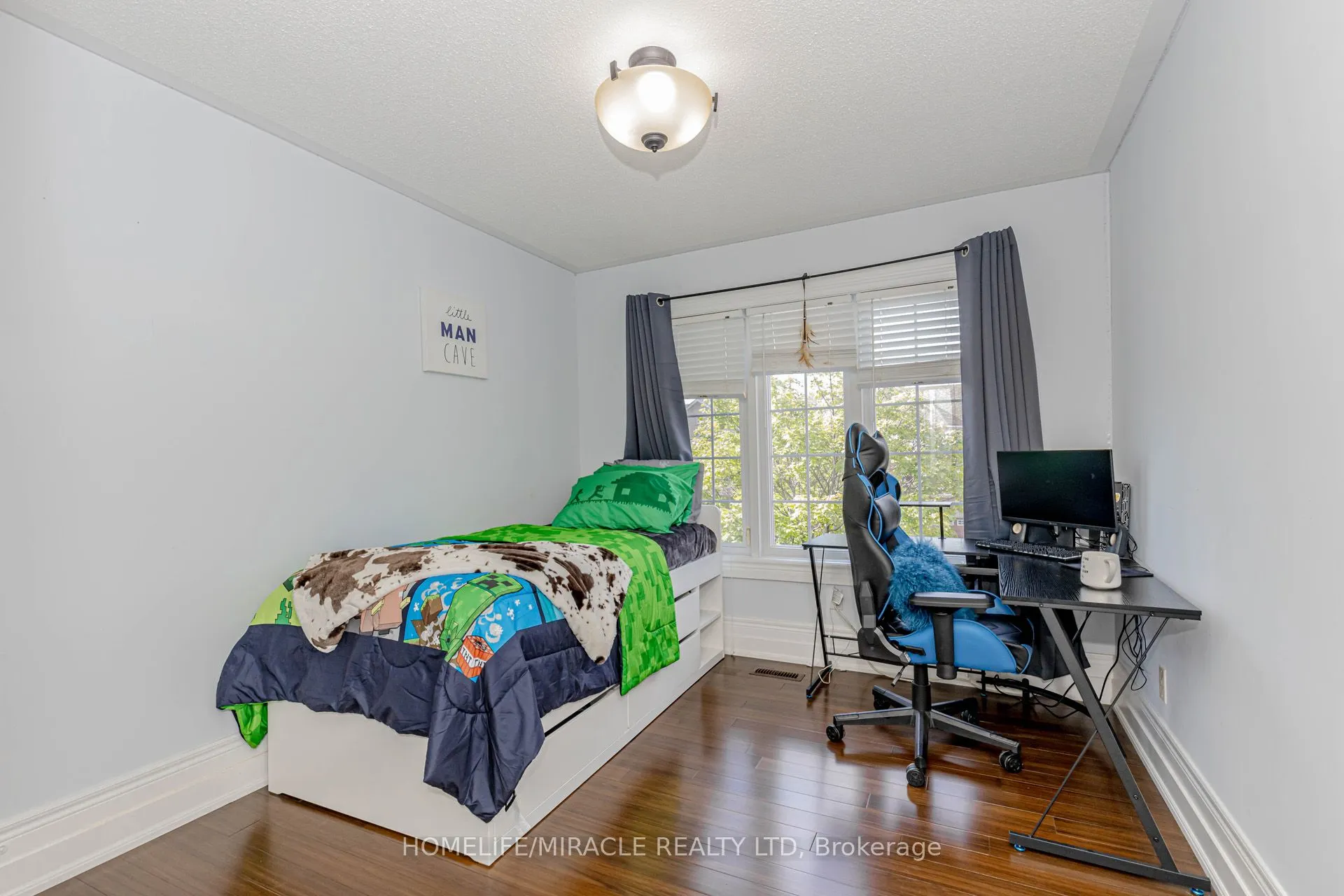 32 Masters Green Crescent