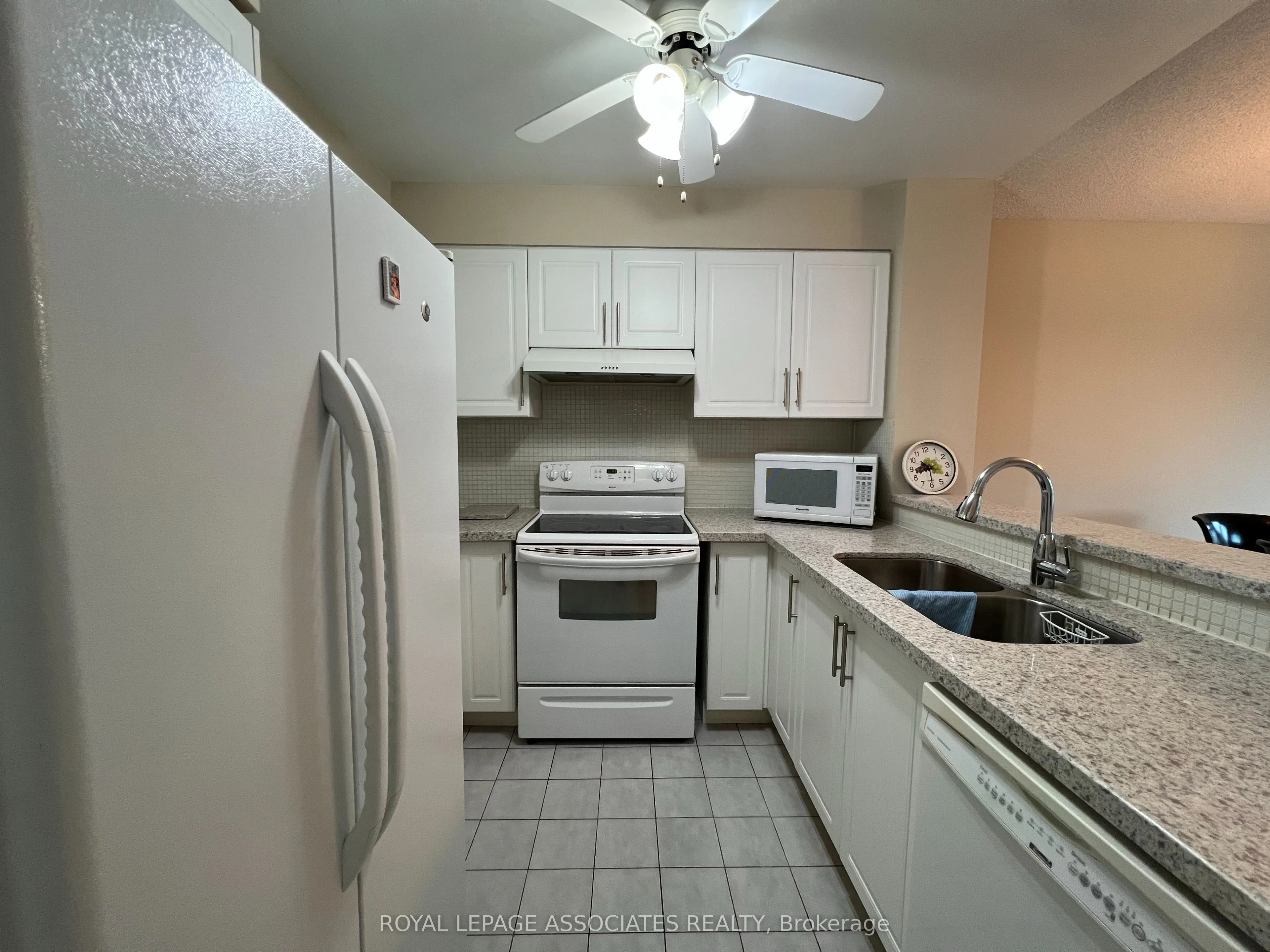 2177 Burnhamthorpe Road W, #402
