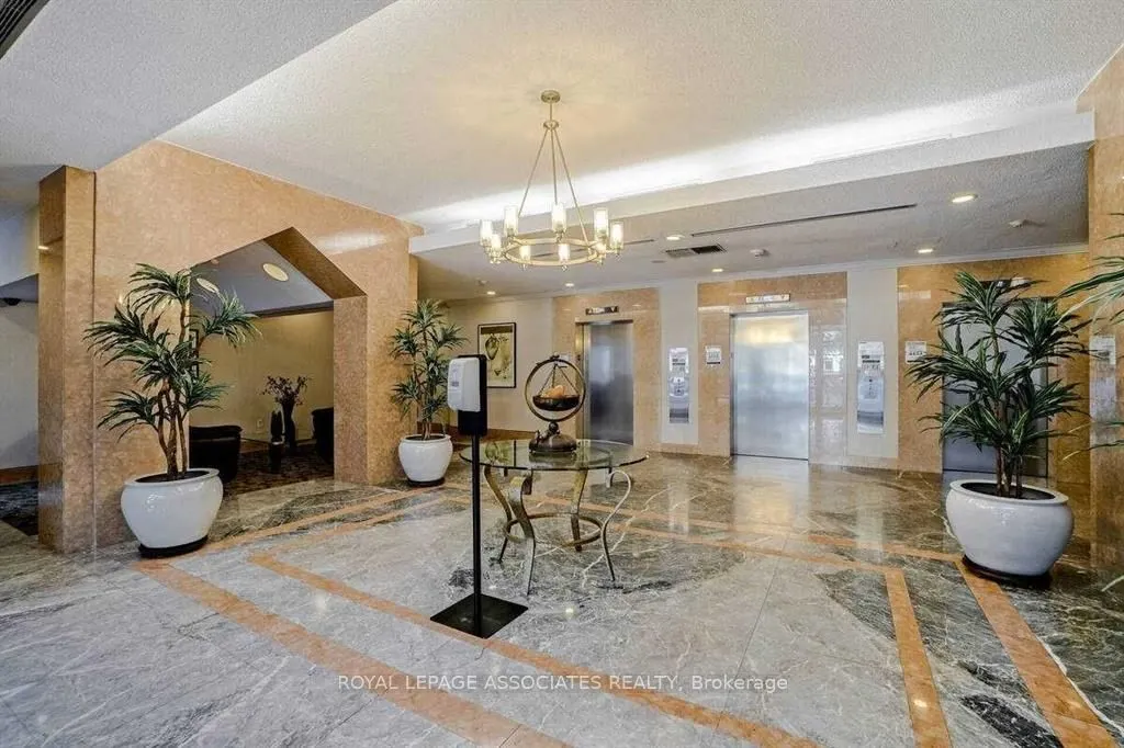 2177 Burnhamthorpe Road W, #402