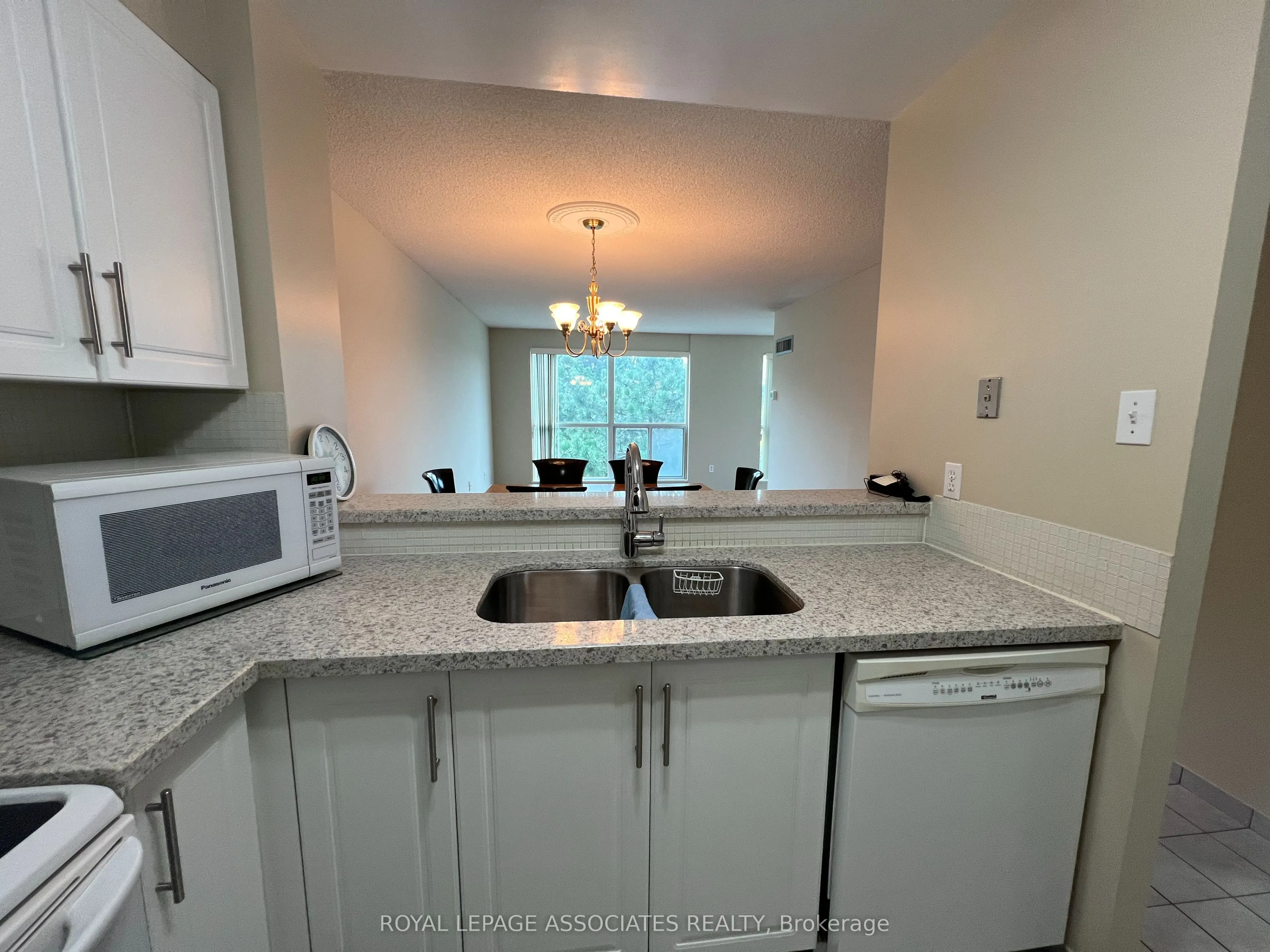 2177 Burnhamthorpe Road W, #402