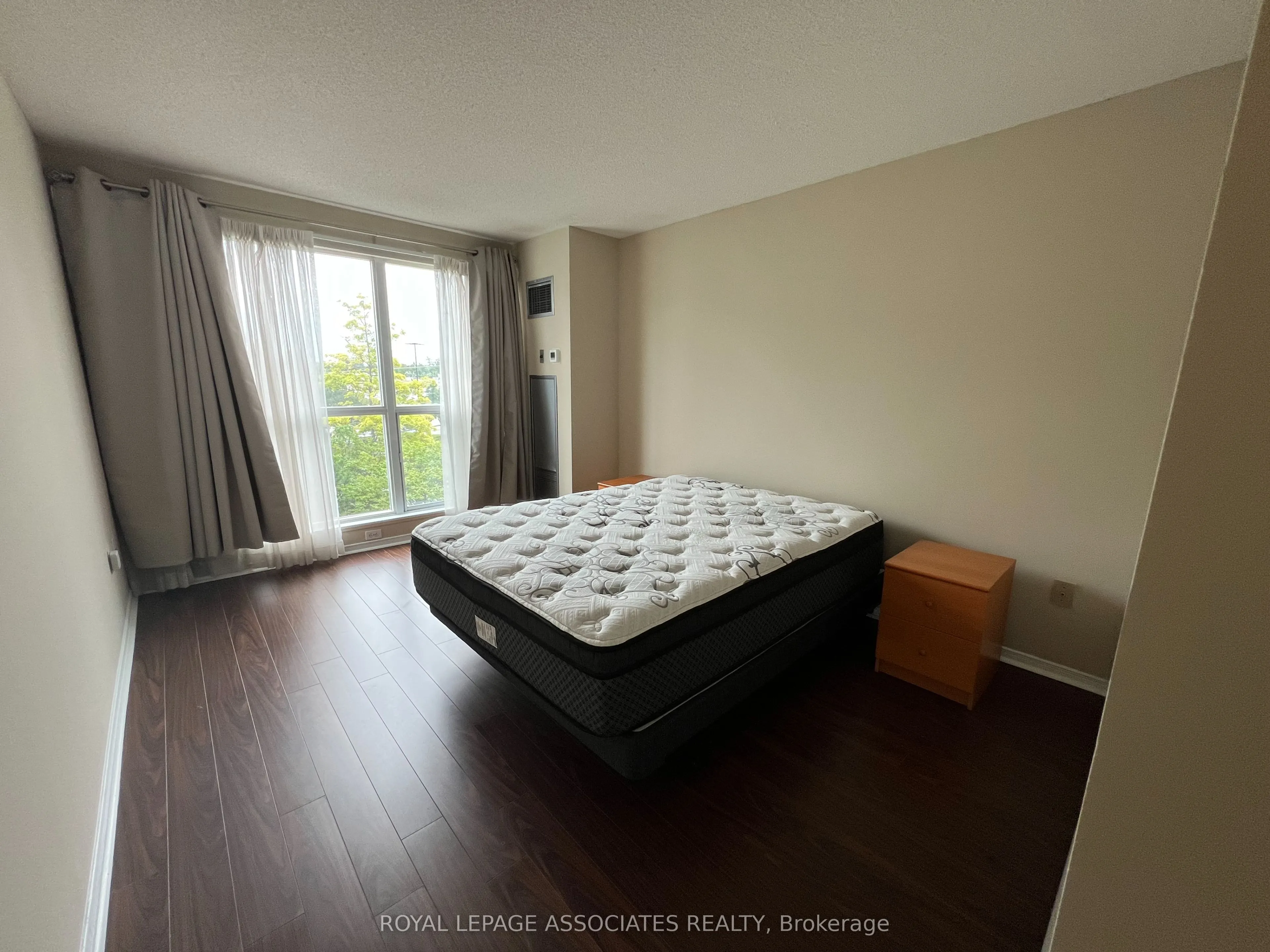 2177 Burnhamthorpe Road W, #402