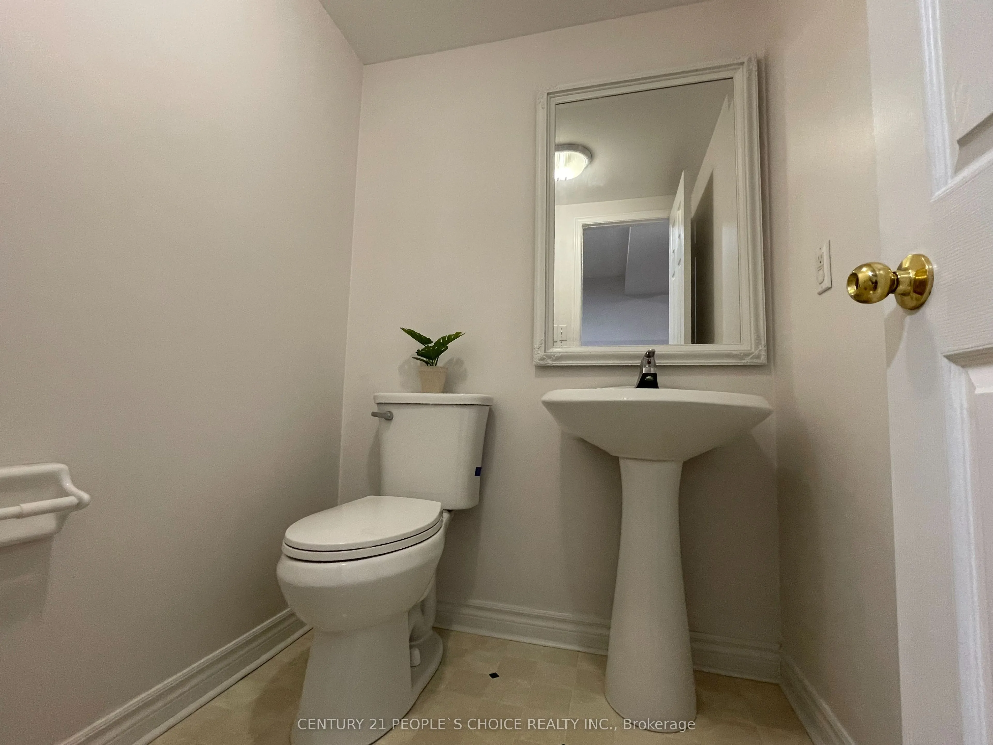83 Spadina Road N, #49