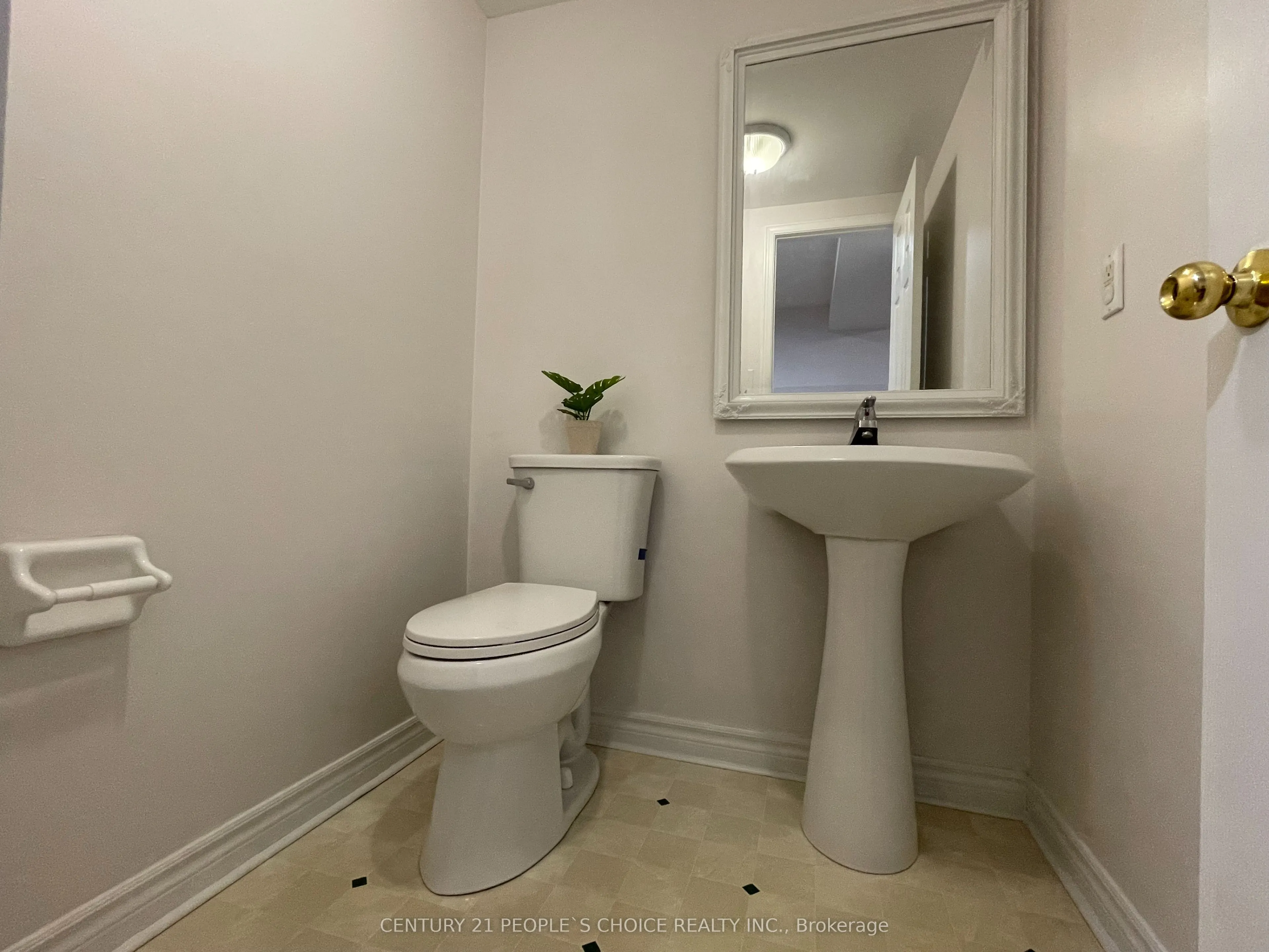 83 Spadina Road N, #49