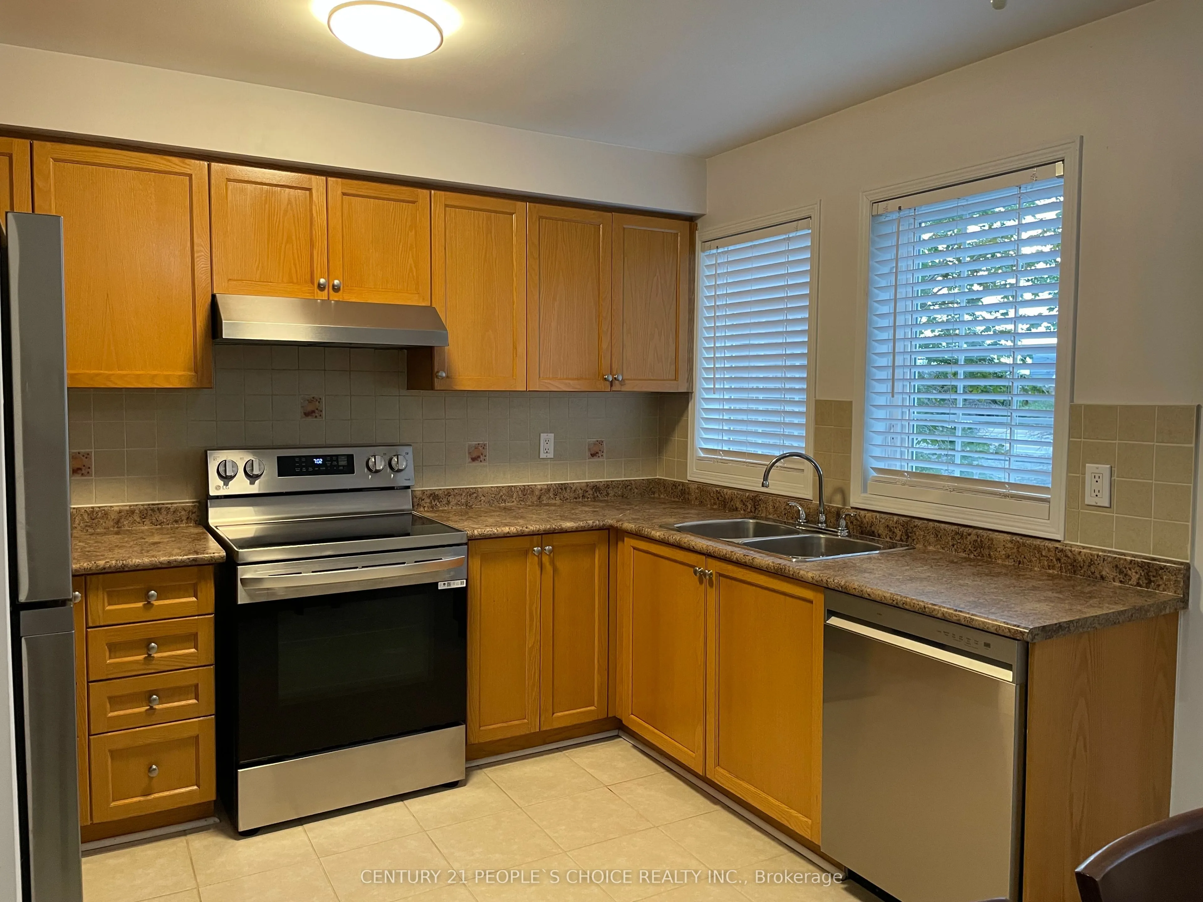 83 Spadina Road N, #49