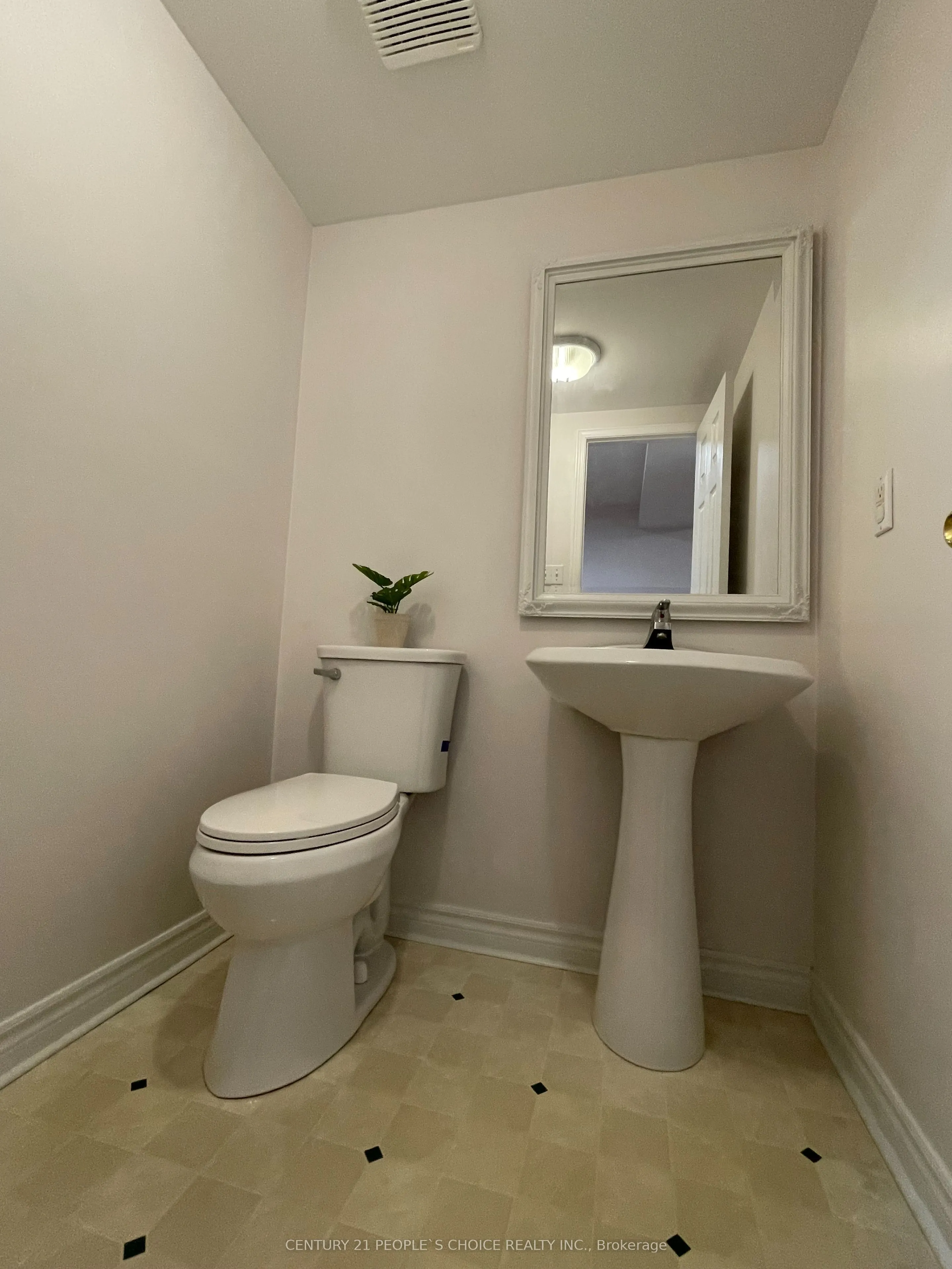 83 Spadina Road N, #49