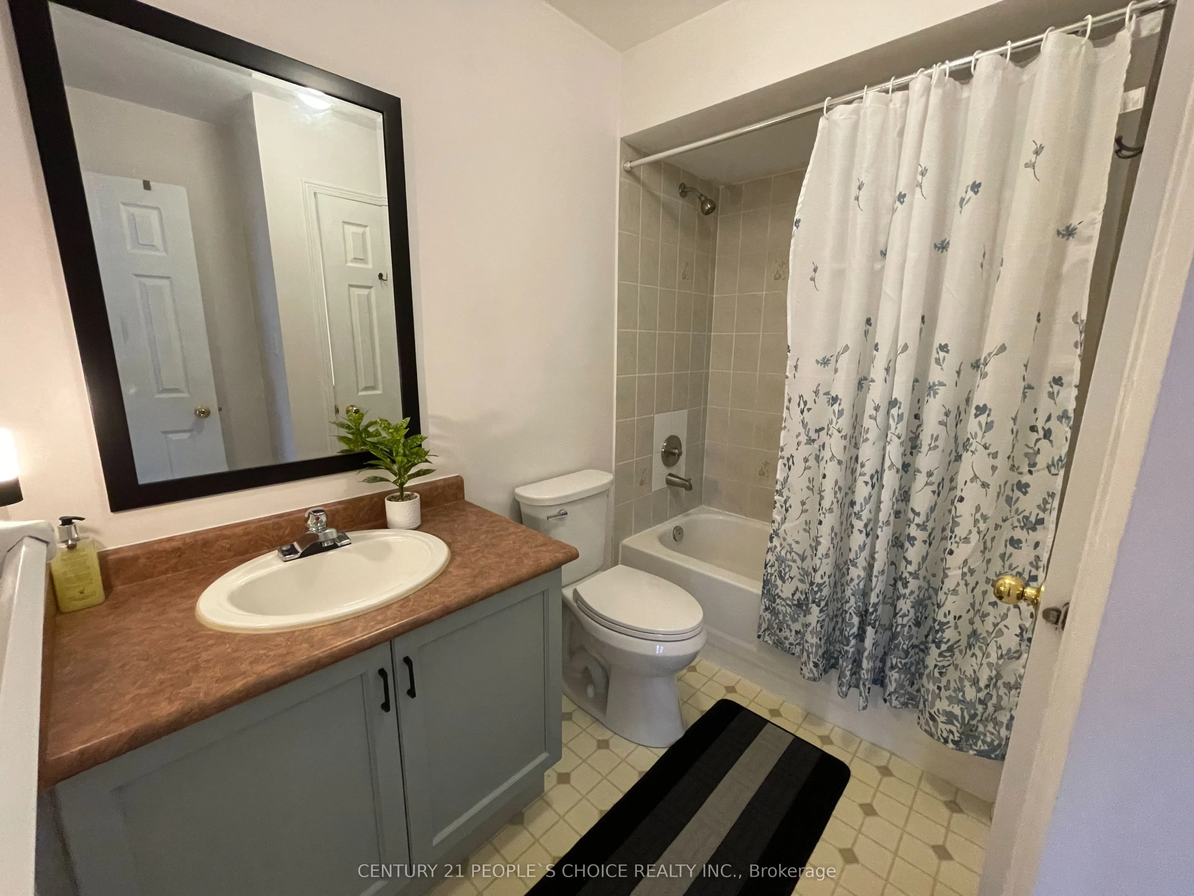 83 Spadina Road N, #49