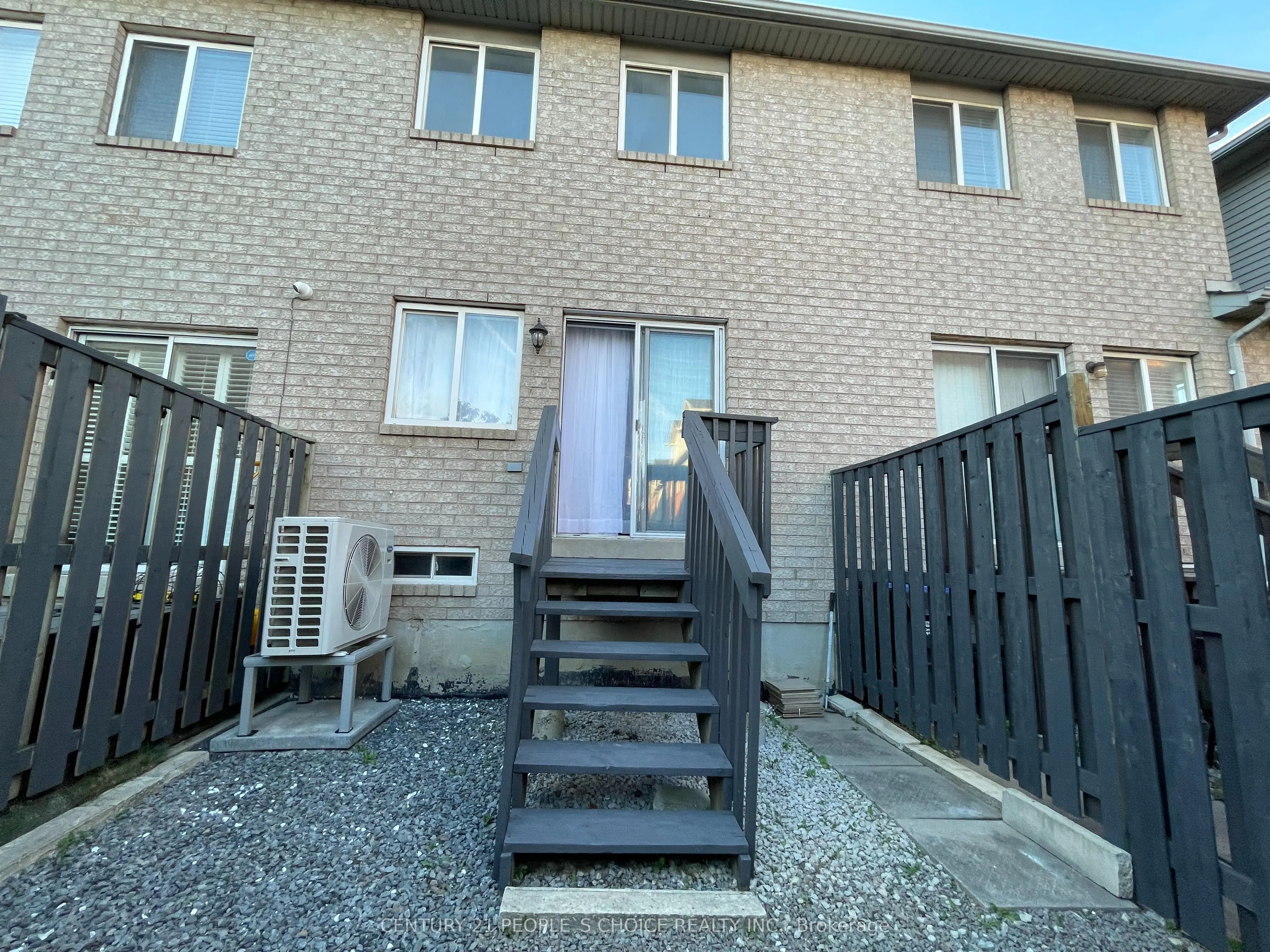 83 Spadina Road N, #49