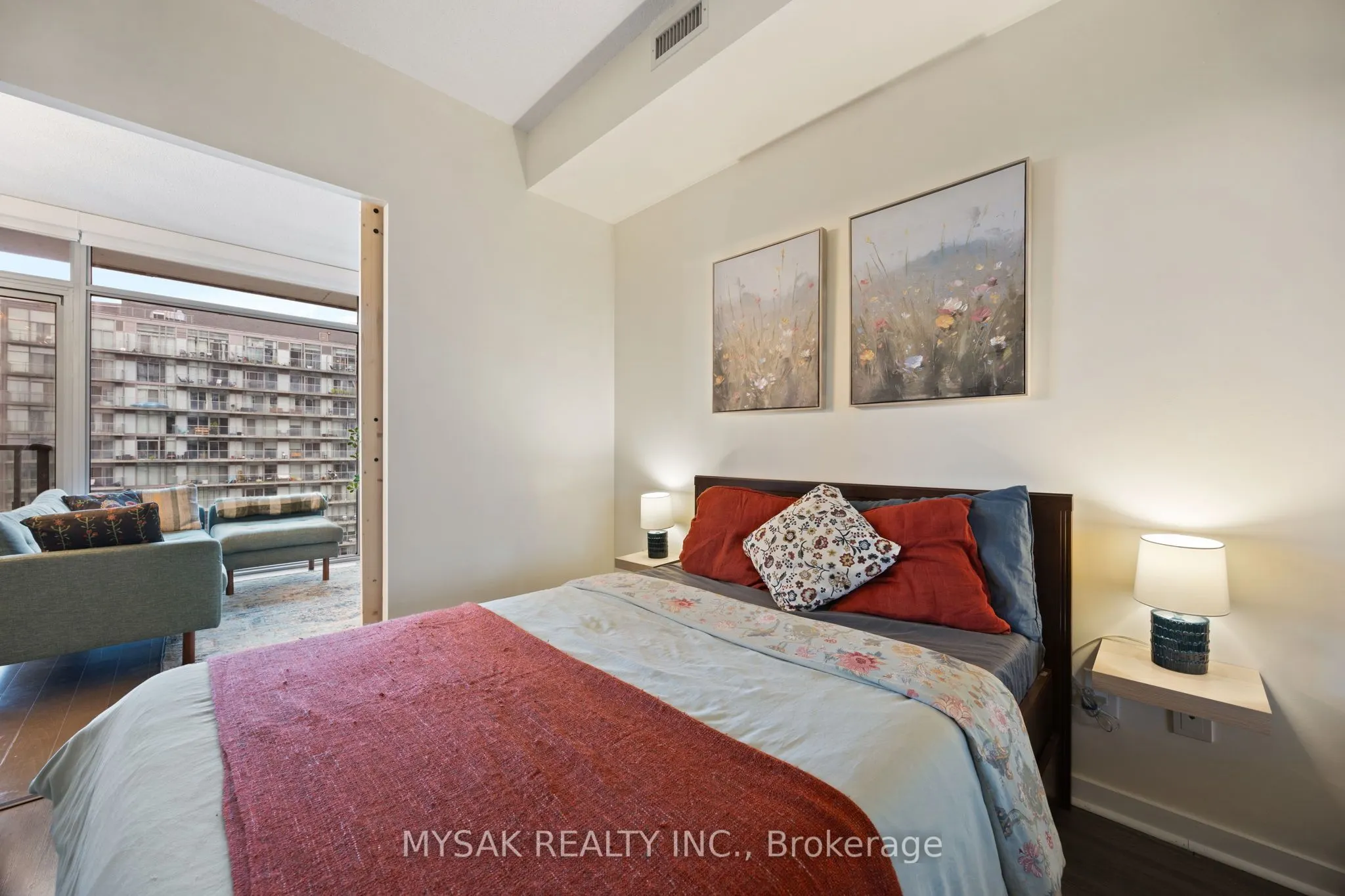105 The Queensway, #2513
