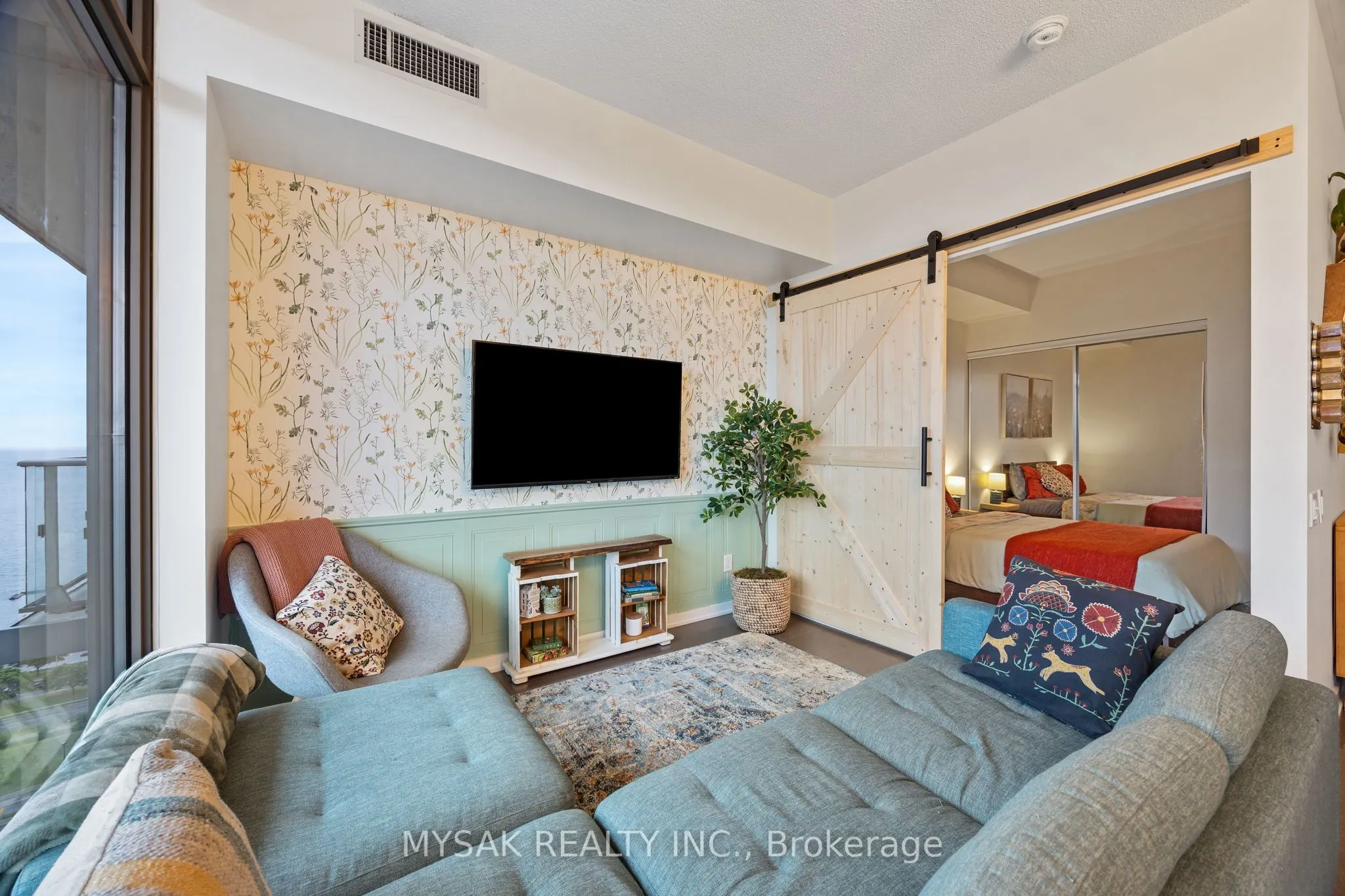 105 The Queensway, #2513