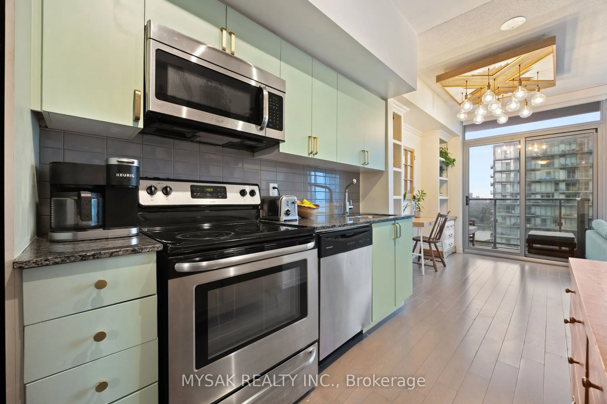 105 The Queensway, #2513
