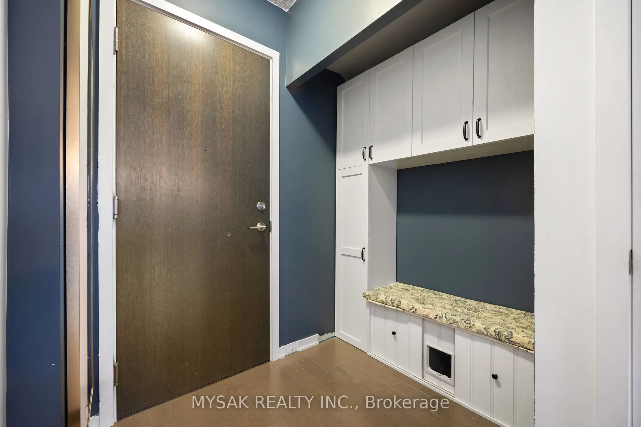 105 The Queensway, #2513