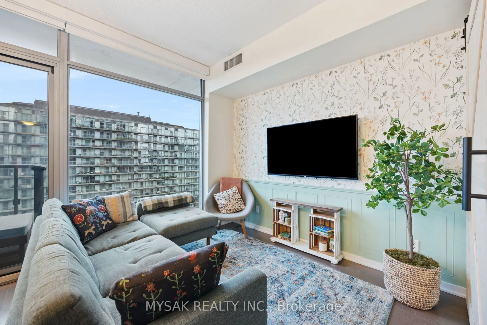 105 The Queensway, #2513