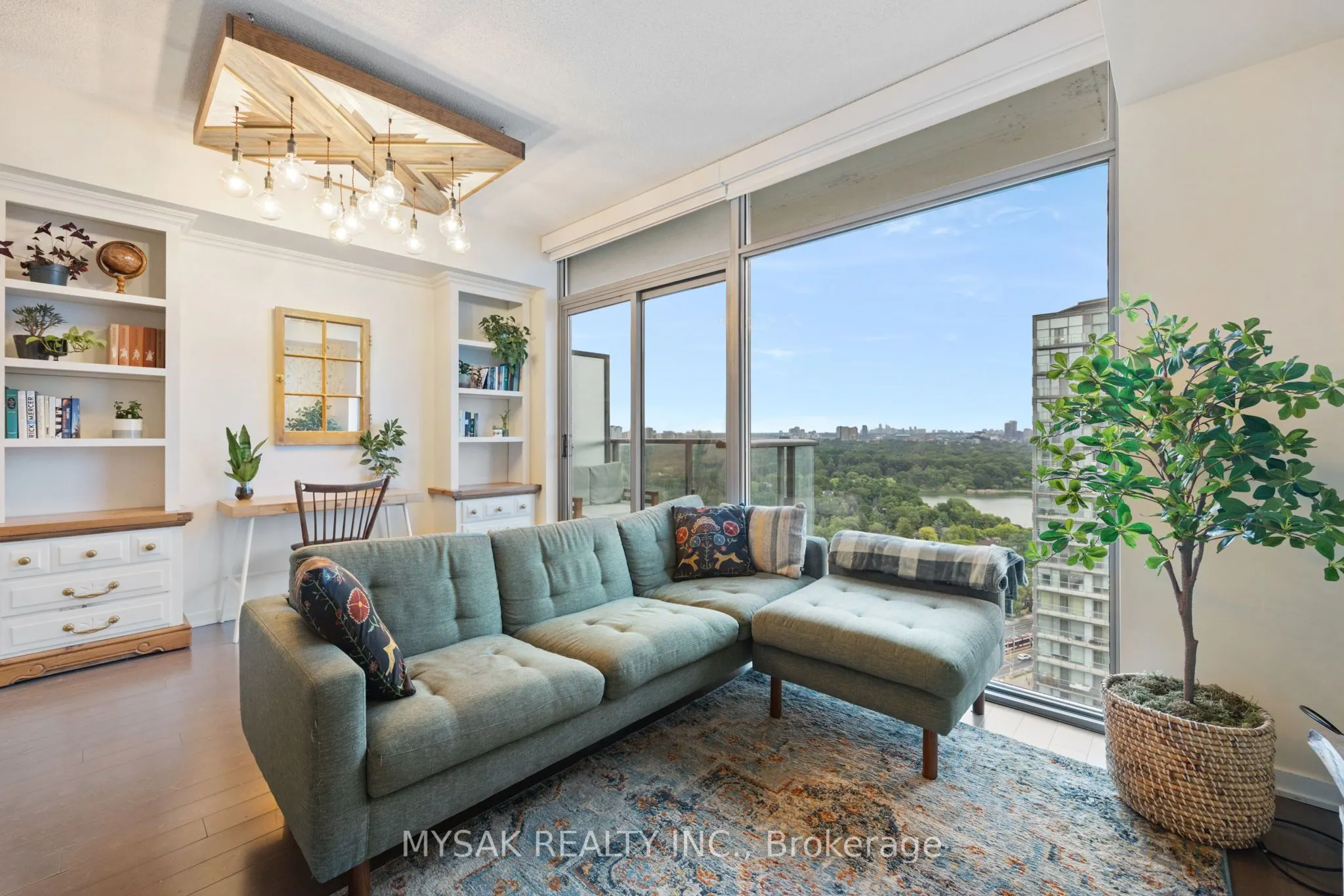 105 The Queensway, #2513