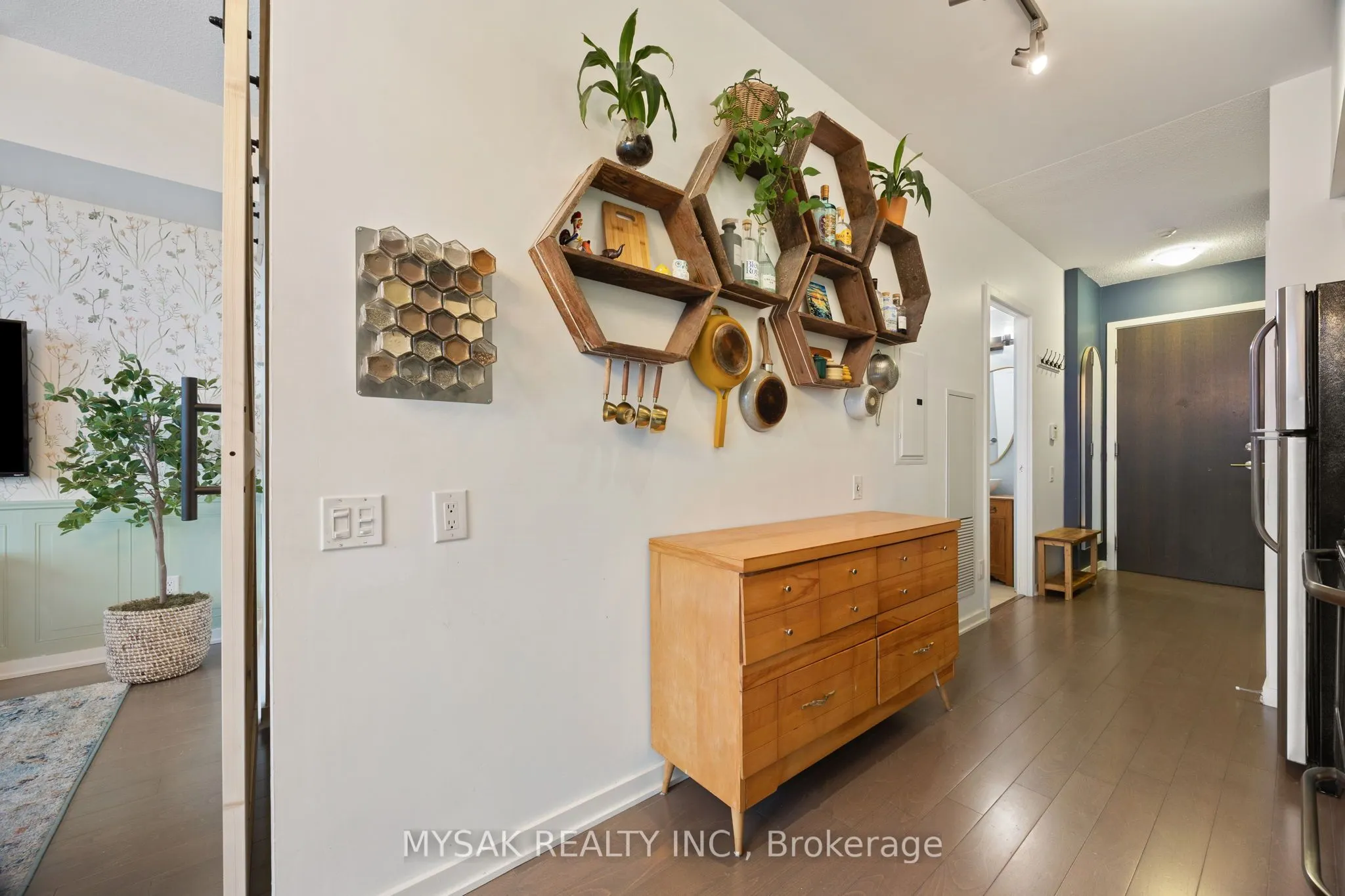 105 The Queensway, #2513