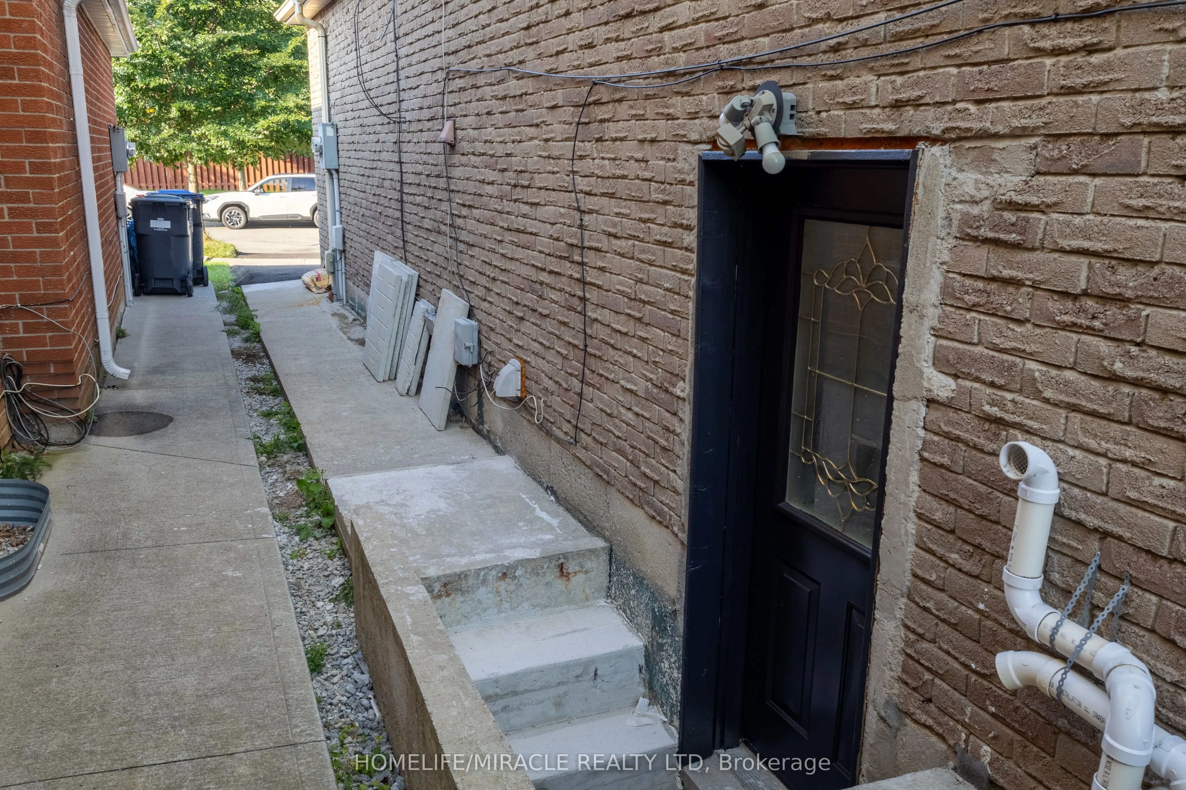 60 Denlow Drive