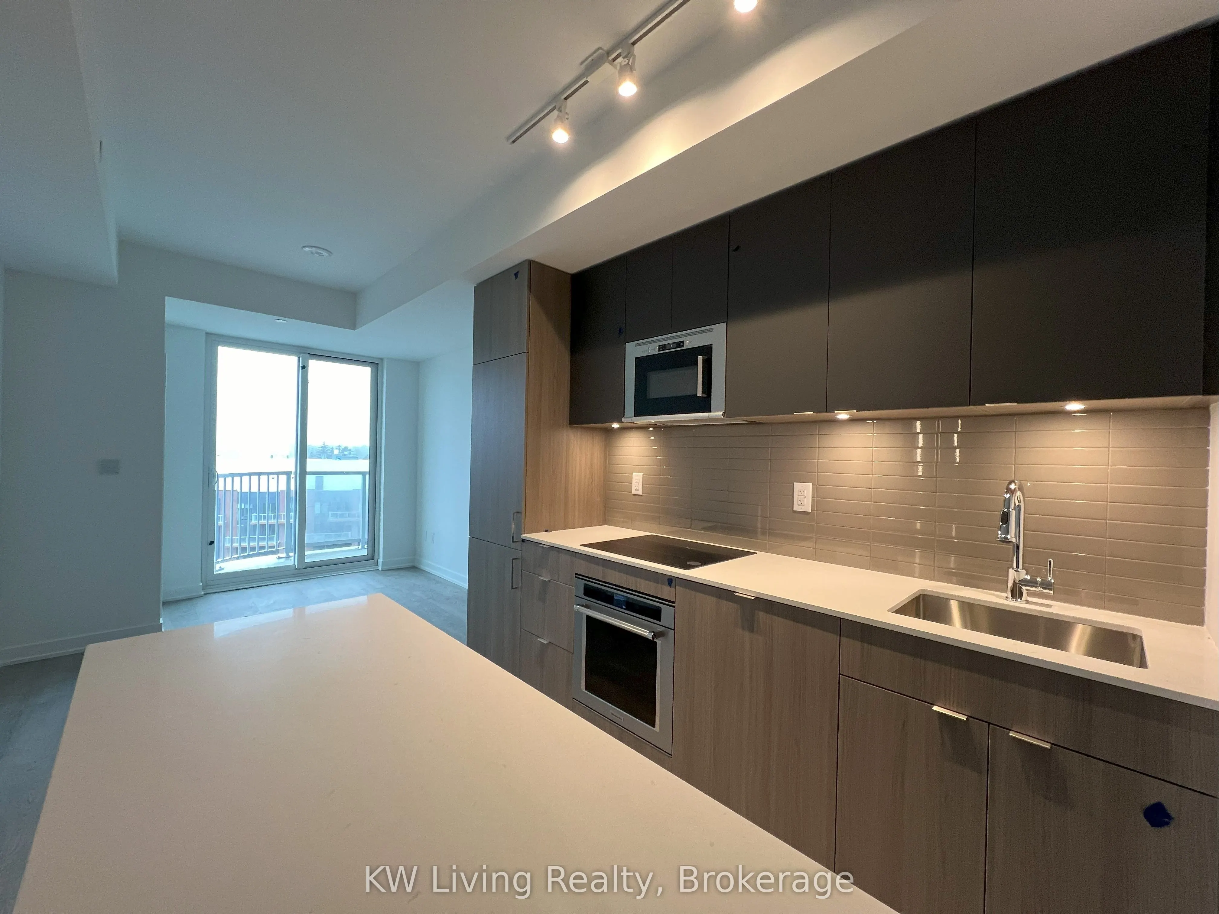 220 Missinnihe Way, #803